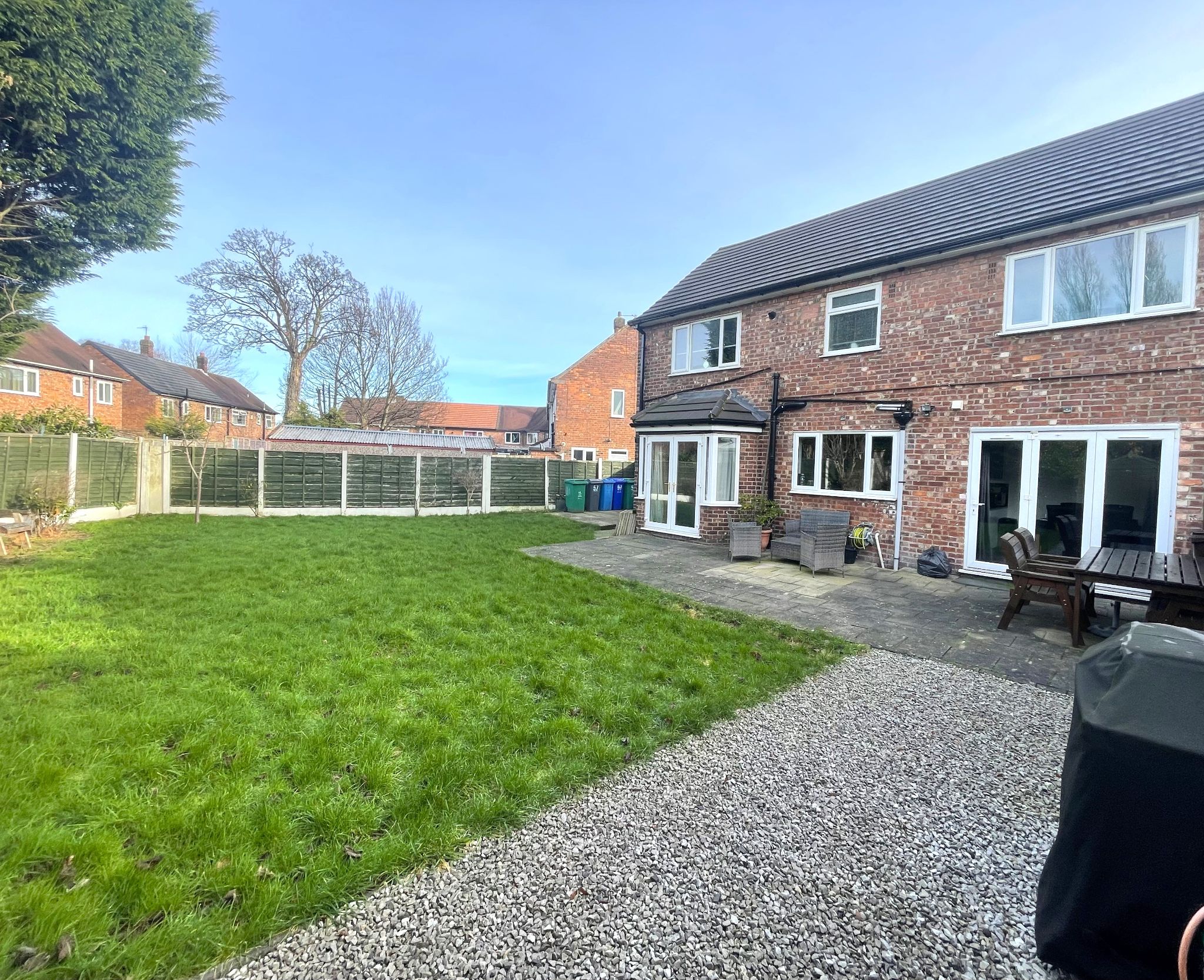 4 bedroom semi-detached house For Sale in Manchester - Photograph 27.