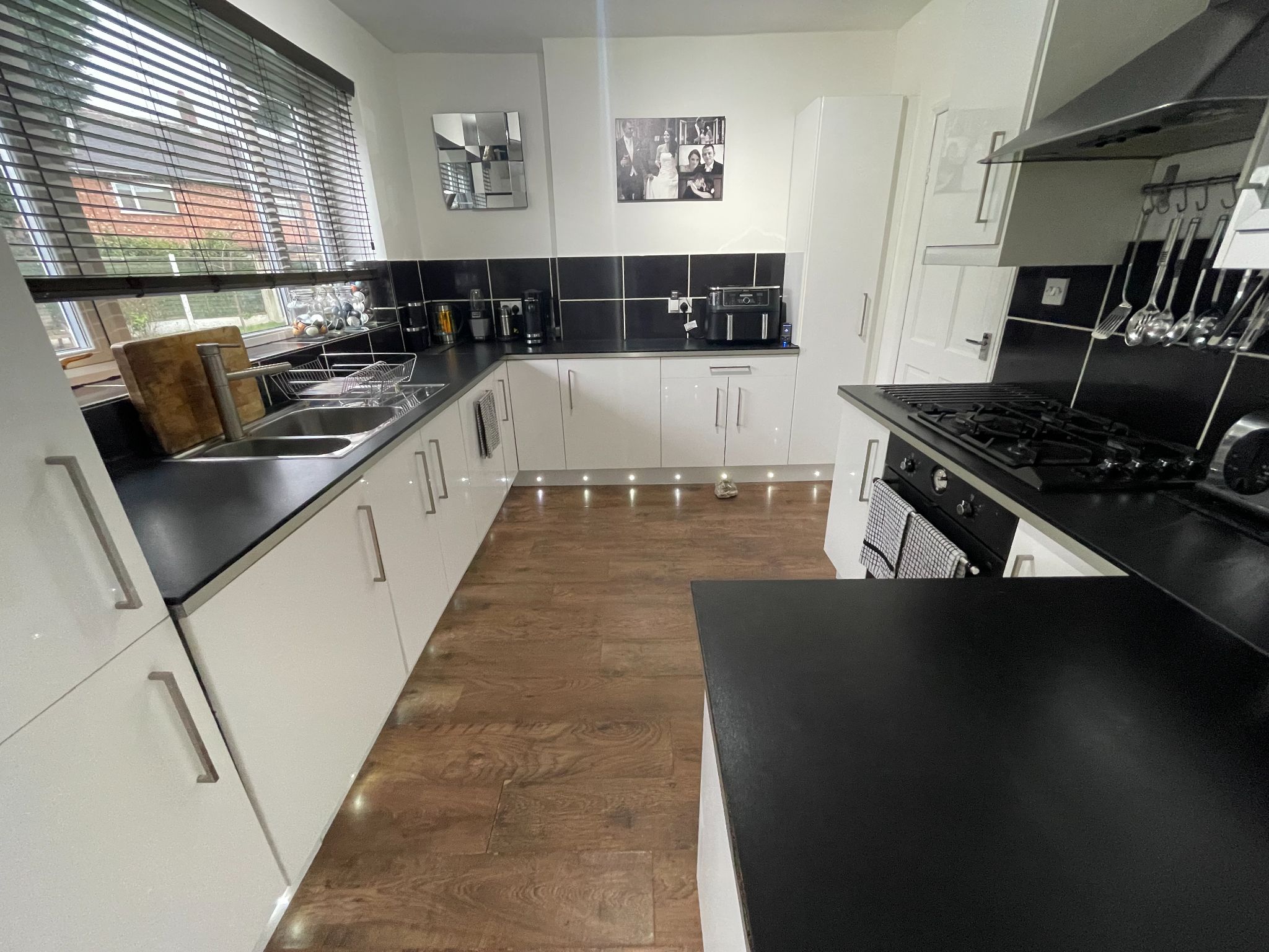 4 bedroom semi-detached house For Sale in Manchester - Photograph 22.