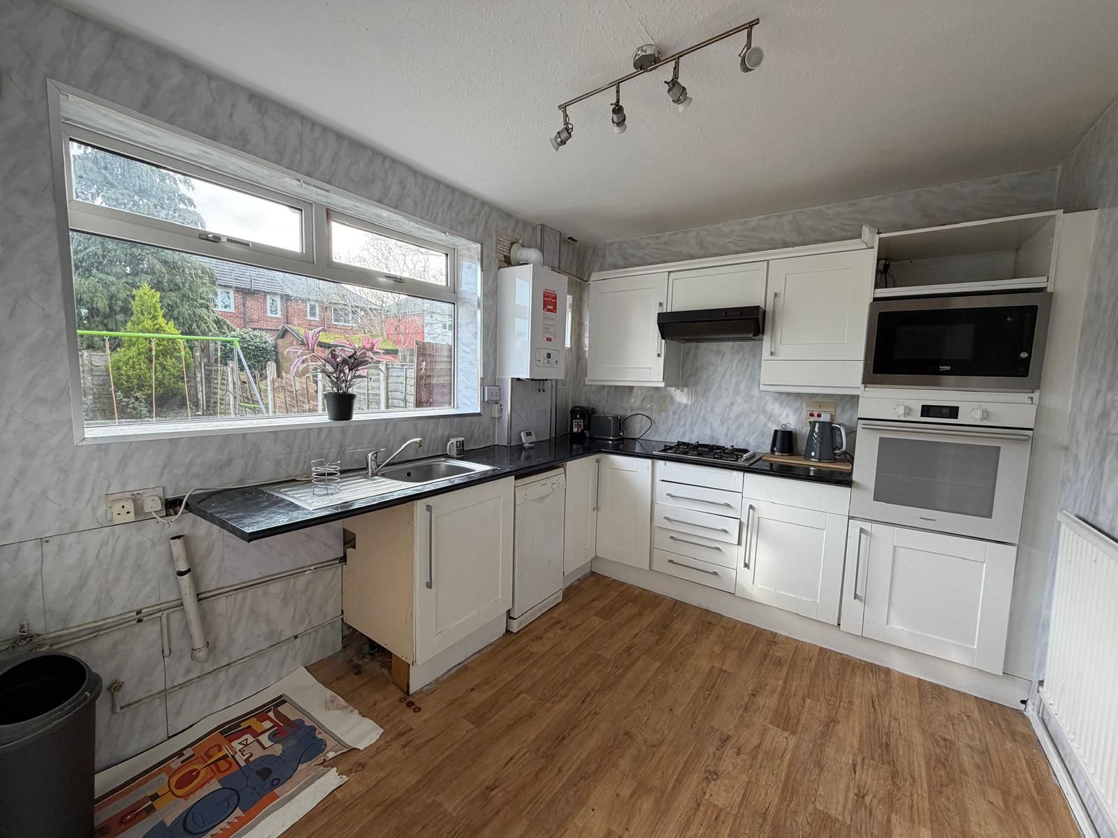3 bedroom mid terraced house To Let in Manchester - Property photograph.