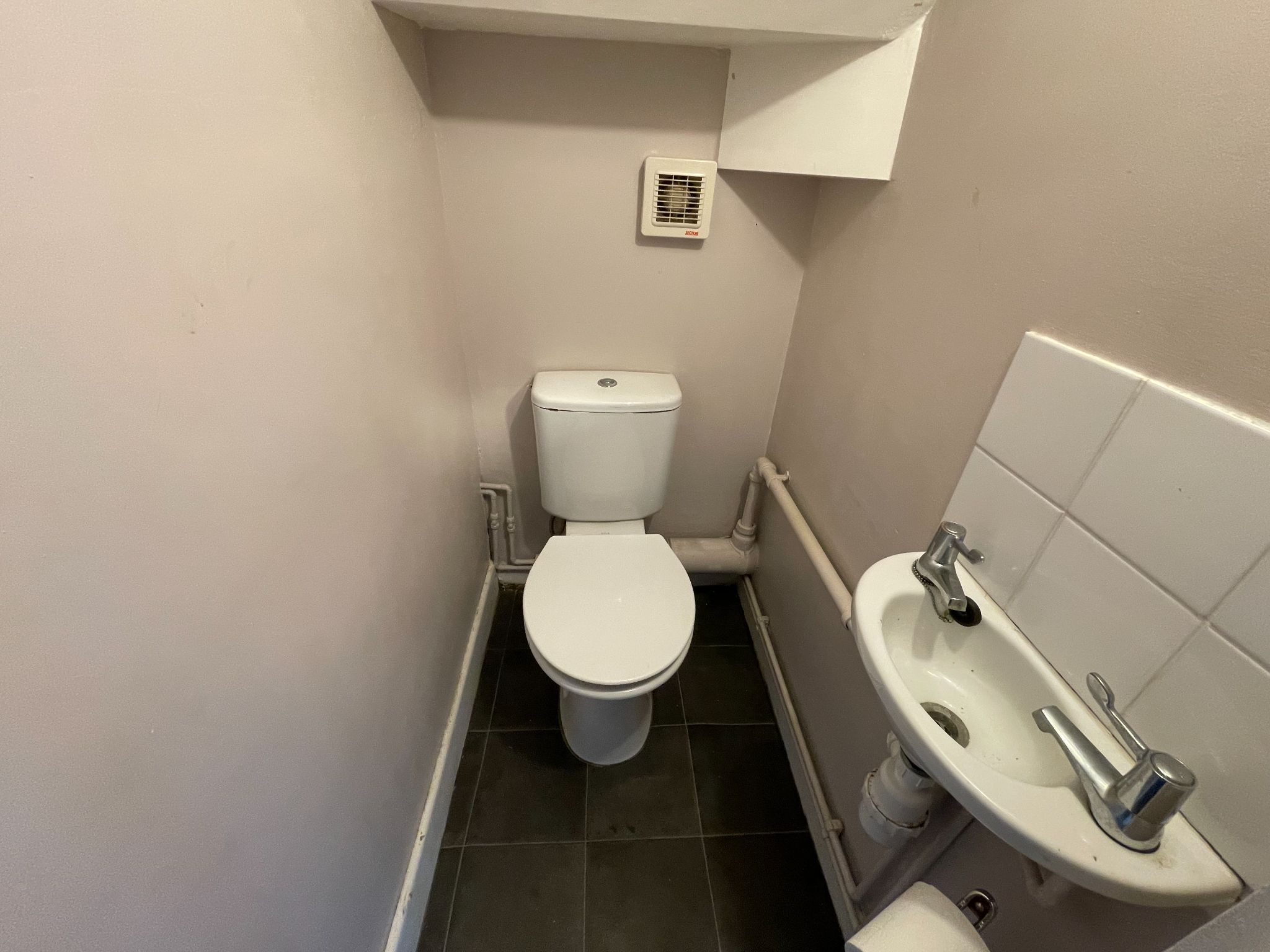3 bedroom mid terraced house For Sale in Manchester - Photograph 8.