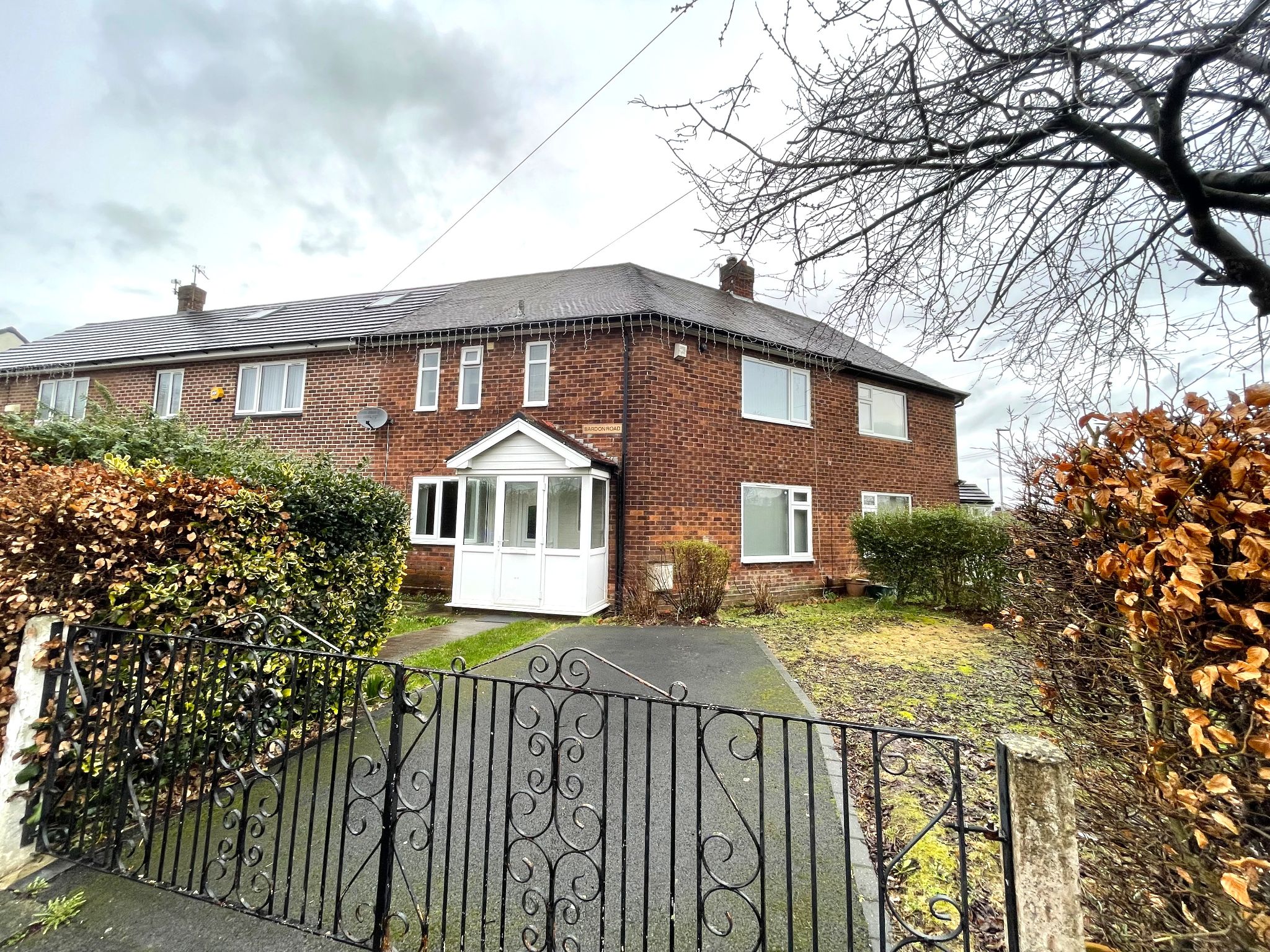 3 bedroom mid terraced house For Sale in Manchester - Property photograph.