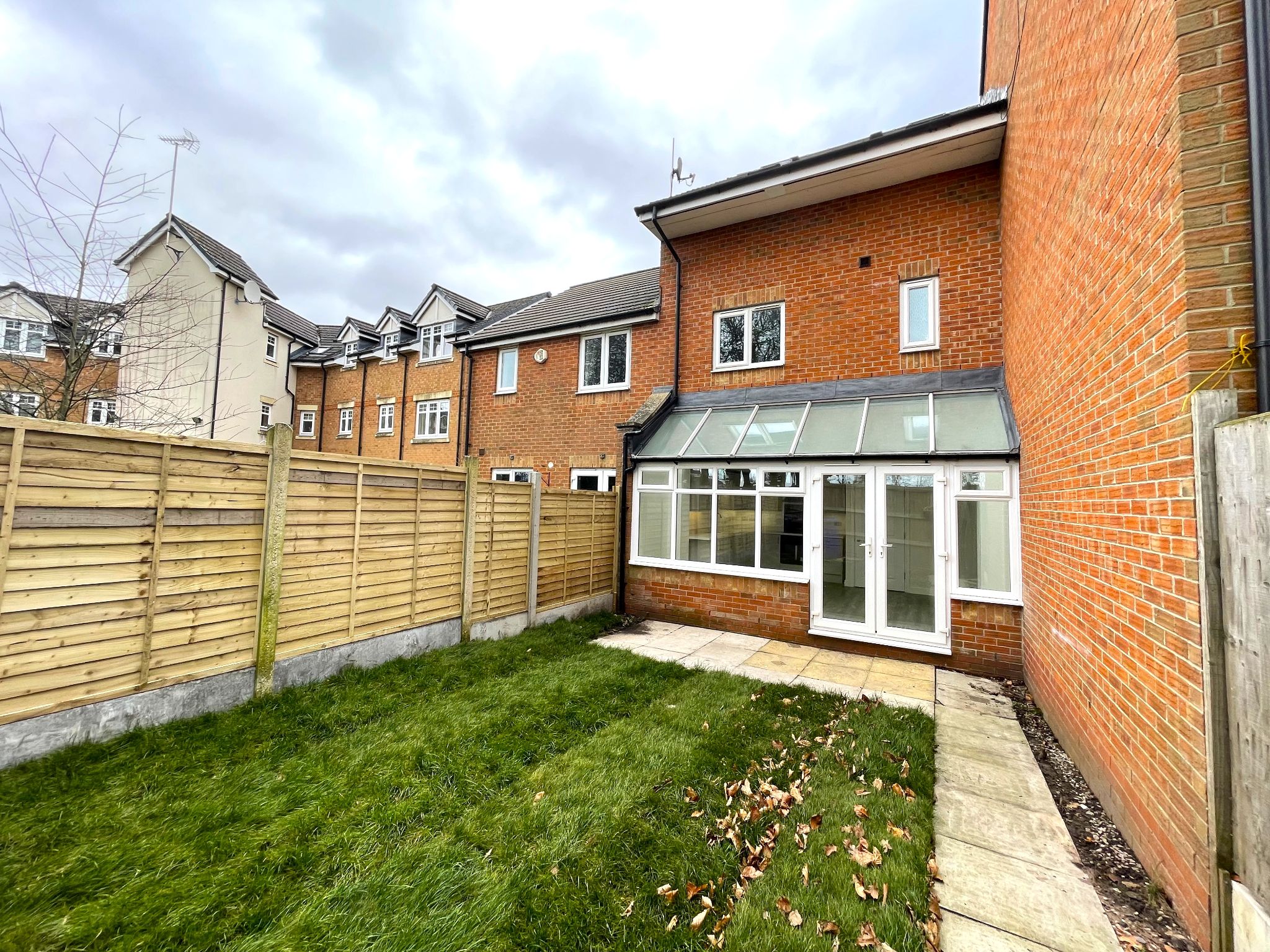 4 bedroom town house For Sale in Manchester - Photograph 5.
