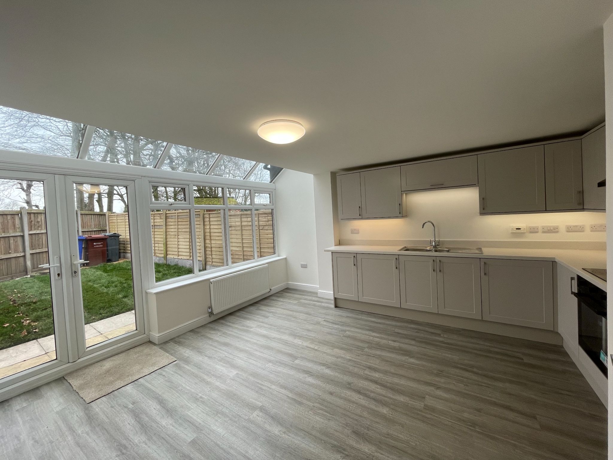 4 bedroom town house For Sale in Manchester - Photograph 1.