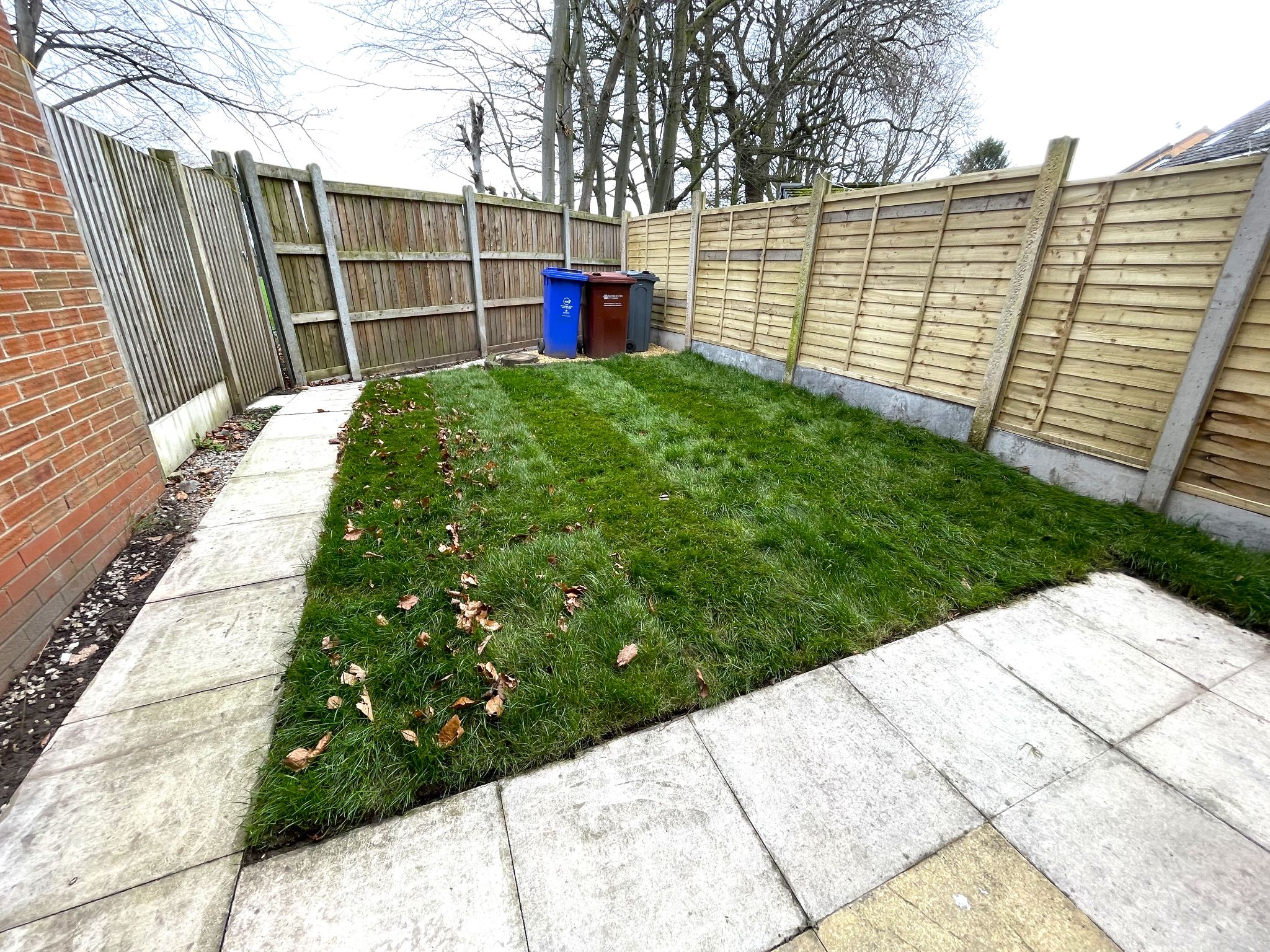 4 bedroom town house For Sale in Manchester - Photograph 4.