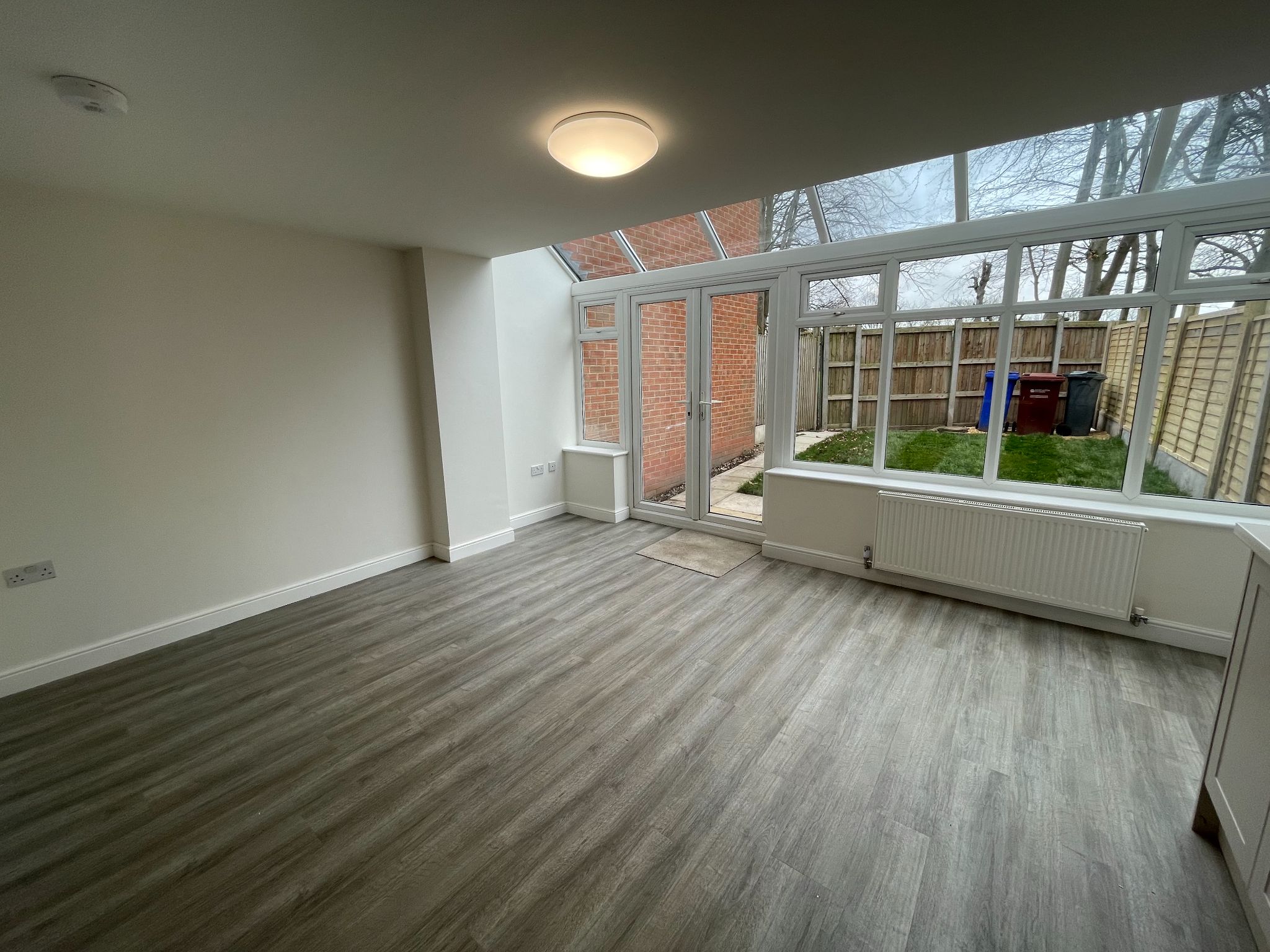 4 bedroom town house For Sale in Manchester - Photograph 2.