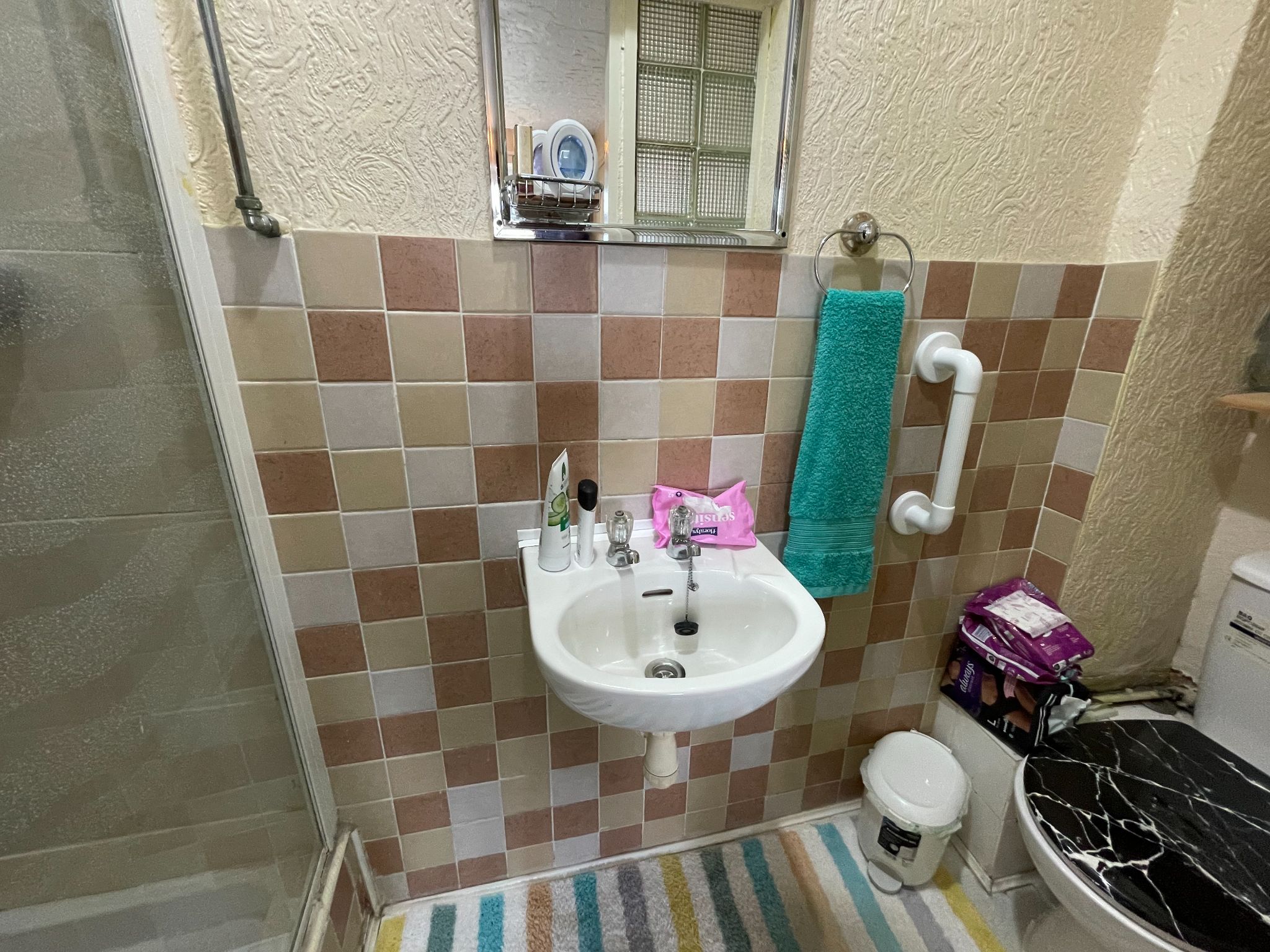 5 bedroom semi-detached house For Sale in Manchester - Photograph 13.