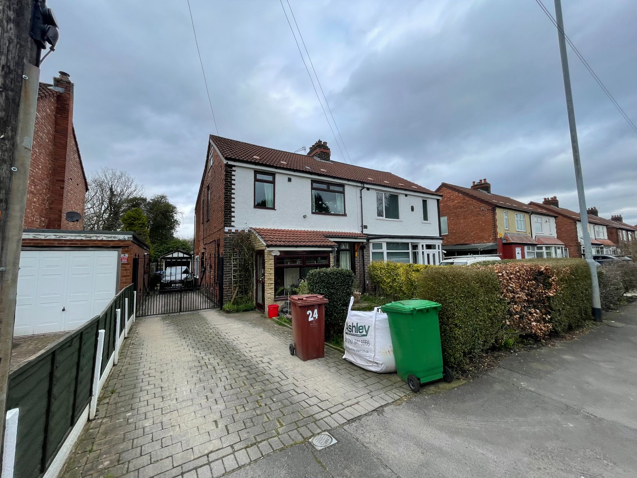 5 bedroom semi-detached house For Sale in Manchester - Property photograph.
