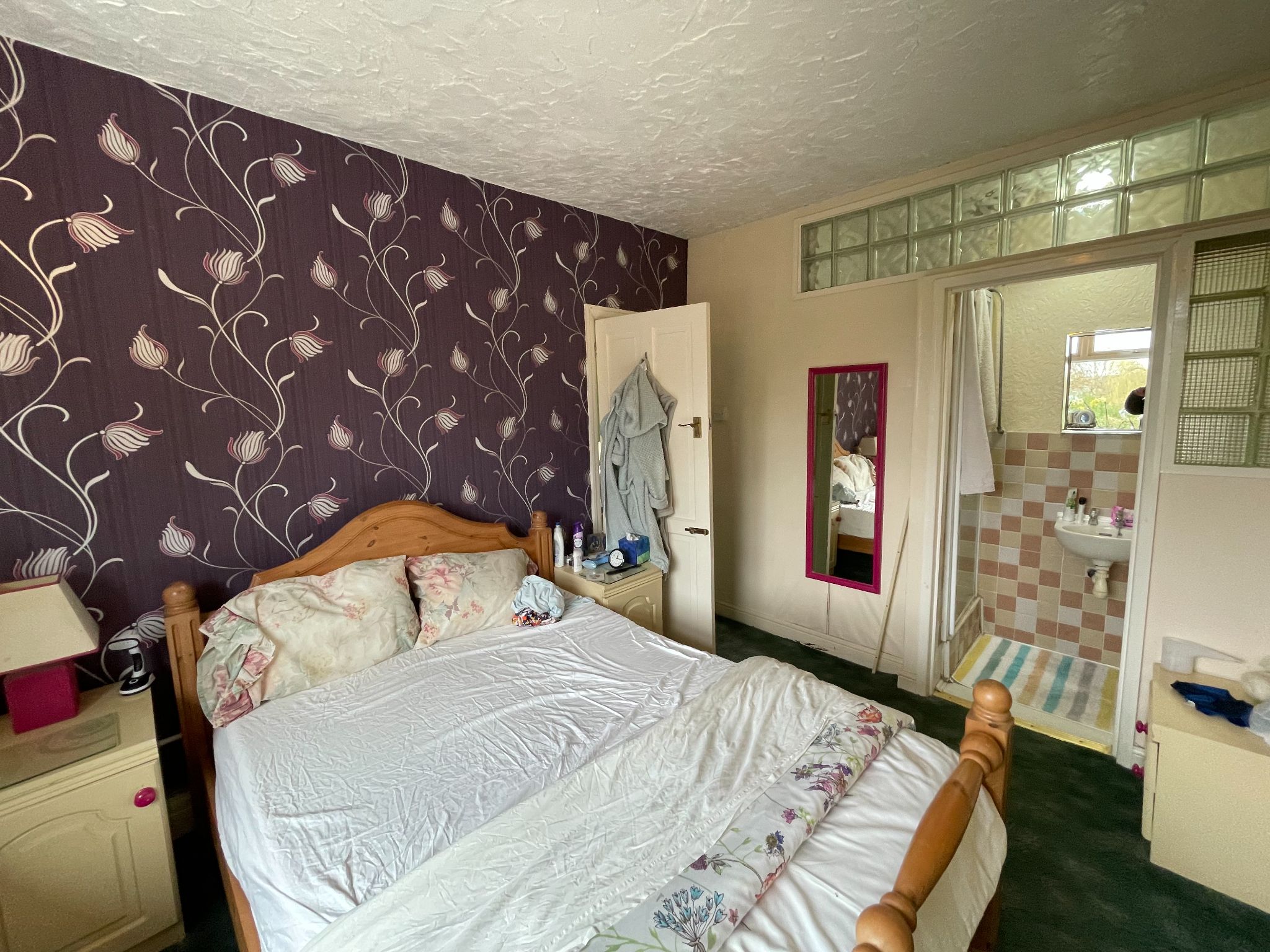 5 bedroom semi-detached house For Sale in Manchester - Photograph 14.