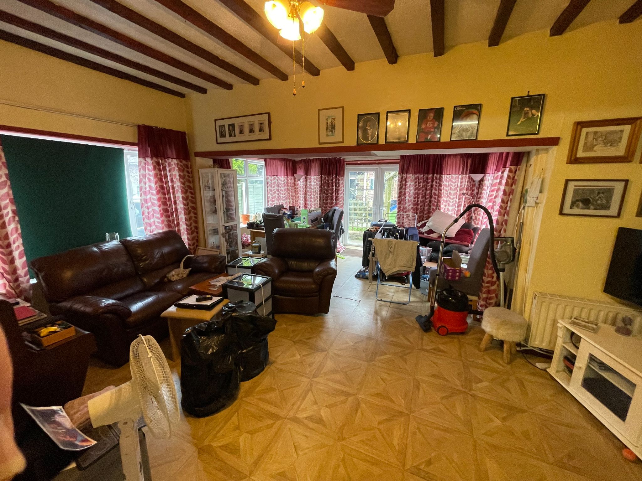 5 bedroom semi-detached house For Sale in Manchester - Photograph 7.
