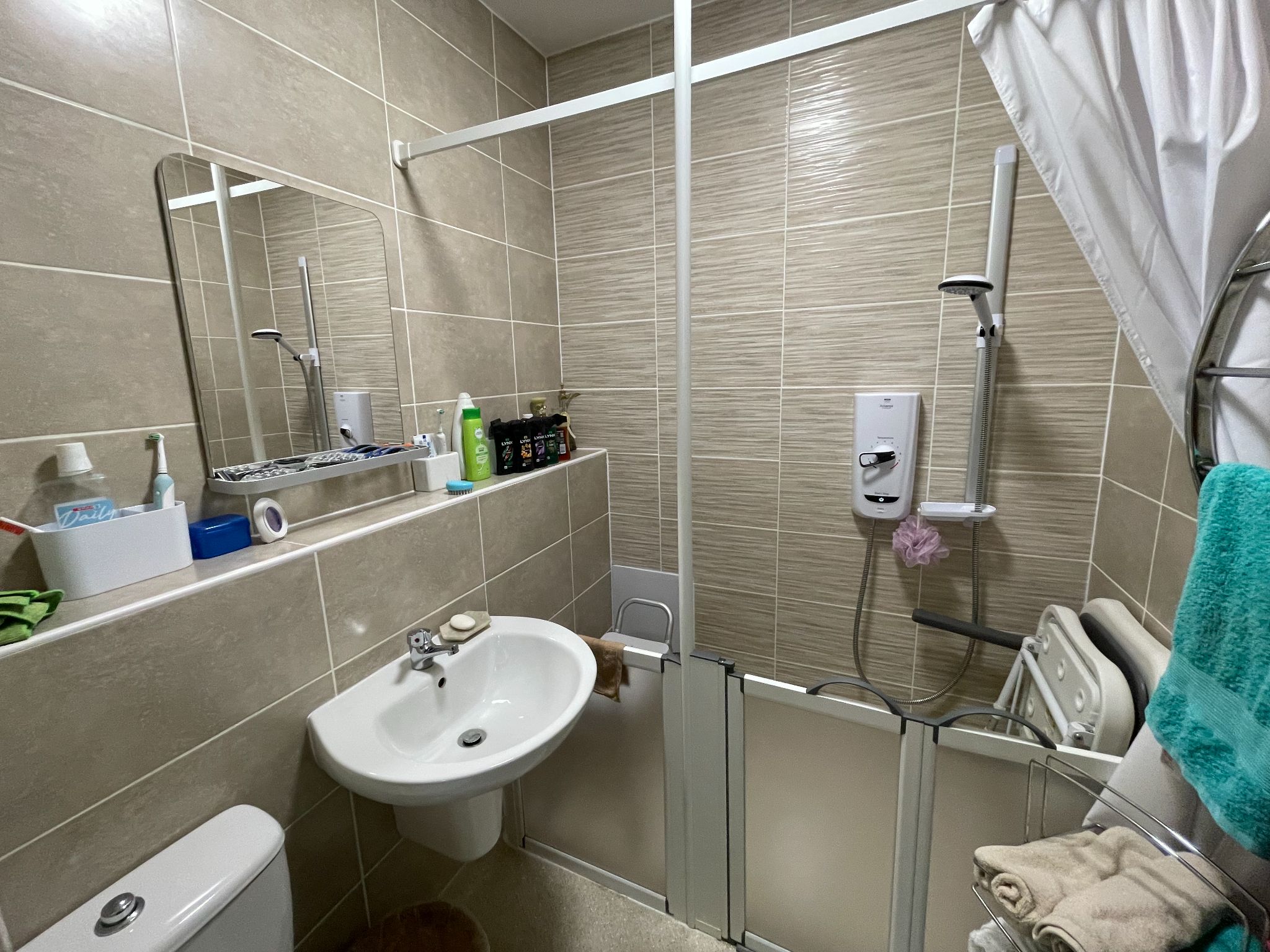 5 bedroom semi-detached house For Sale in Manchester - Photograph 16.
