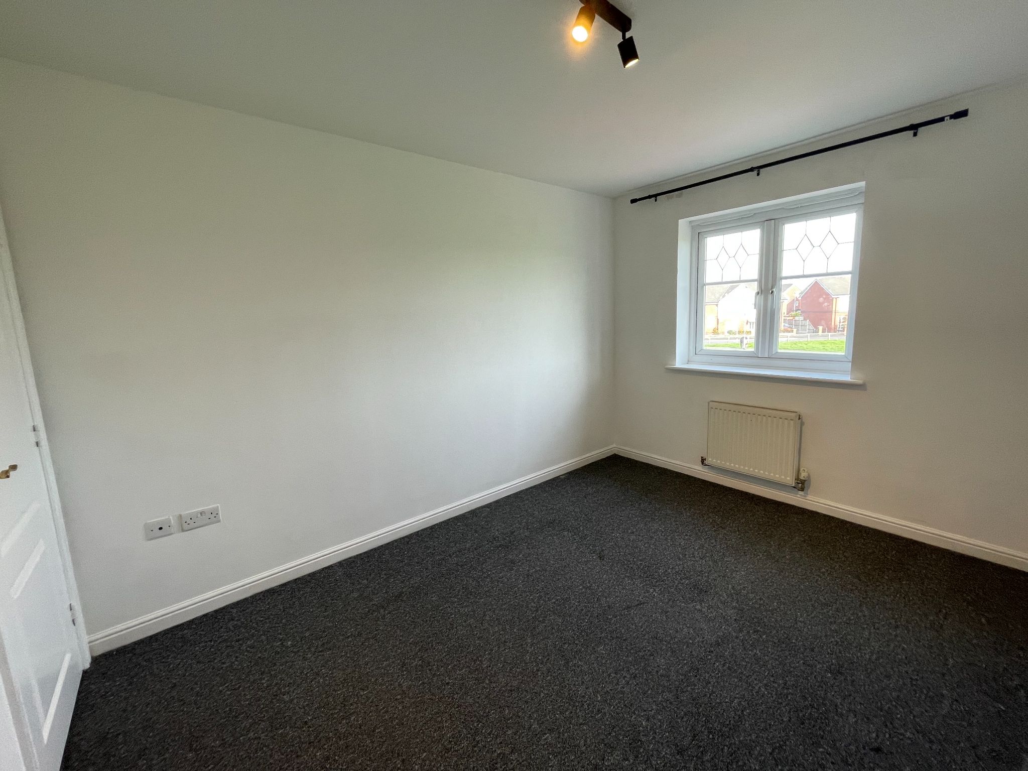 2 bedroom semi-detached house For Sale in Manchester - Photograph 7.