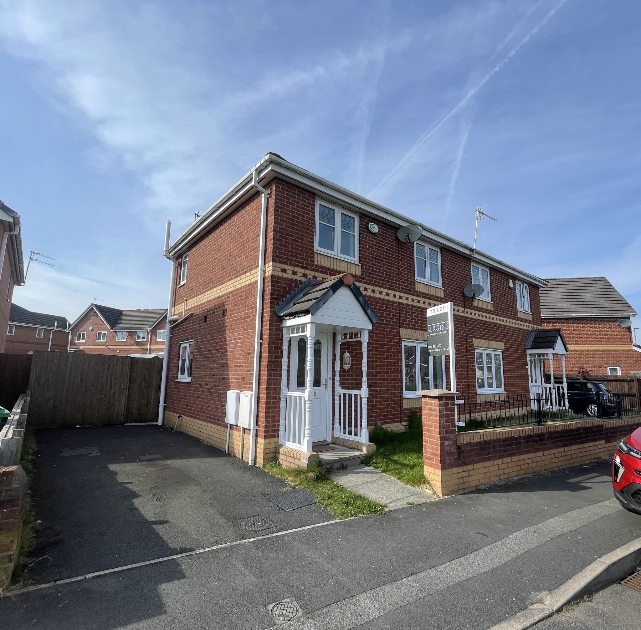 2 bedroom semi-detached house For Sale in Manchester - Property photograph.