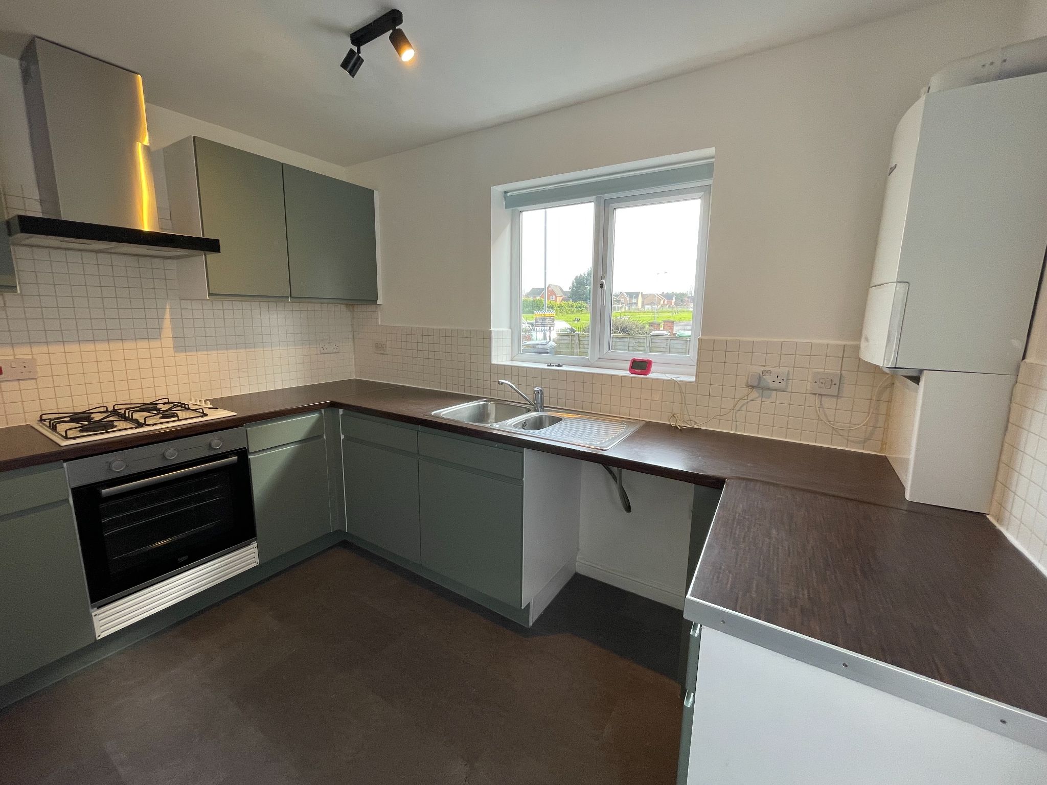 2 bedroom semi-detached house For Sale in Manchester - Photograph 5.