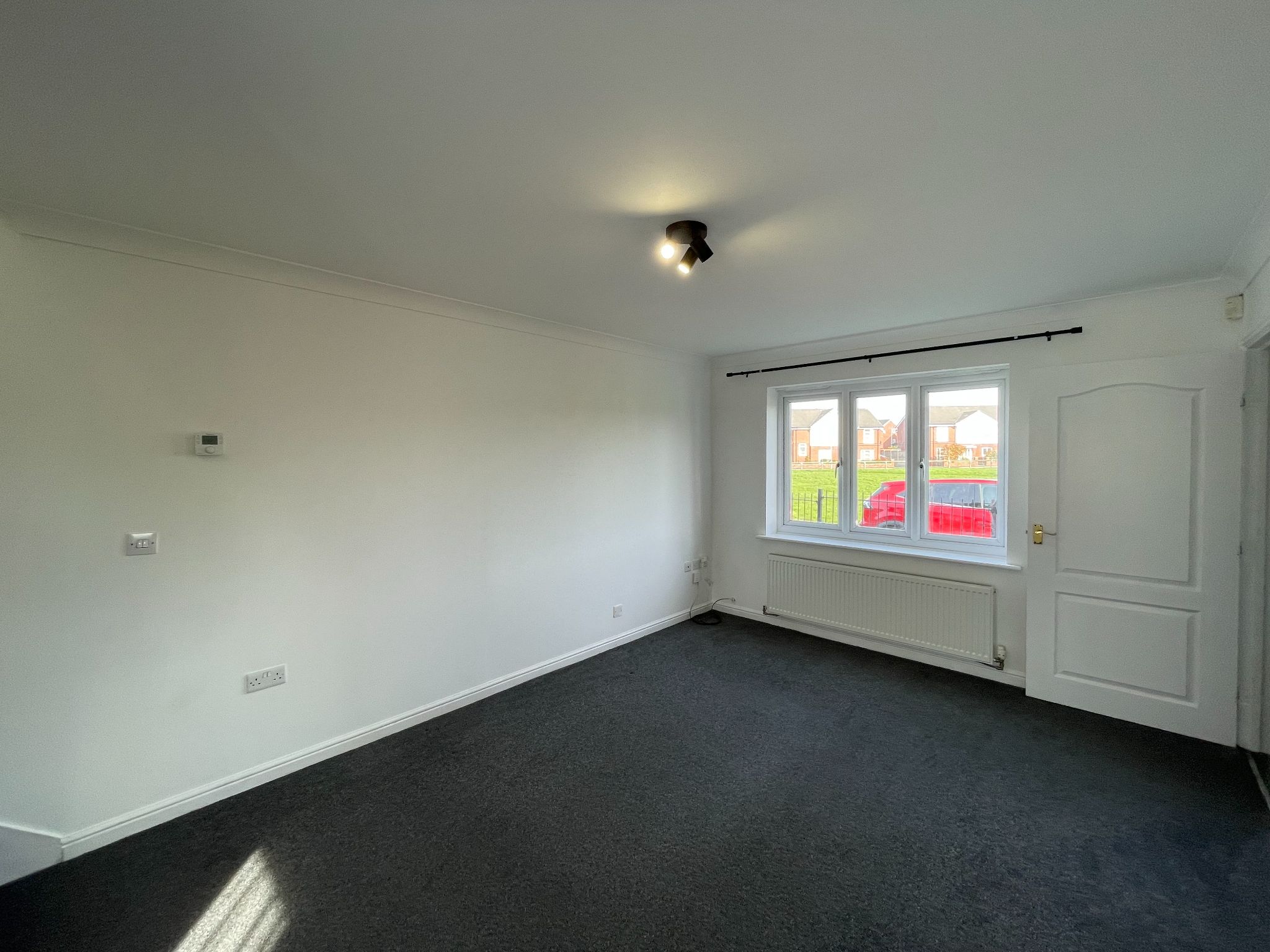 2 bedroom semi-detached house For Sale in Manchester - Property photograph.