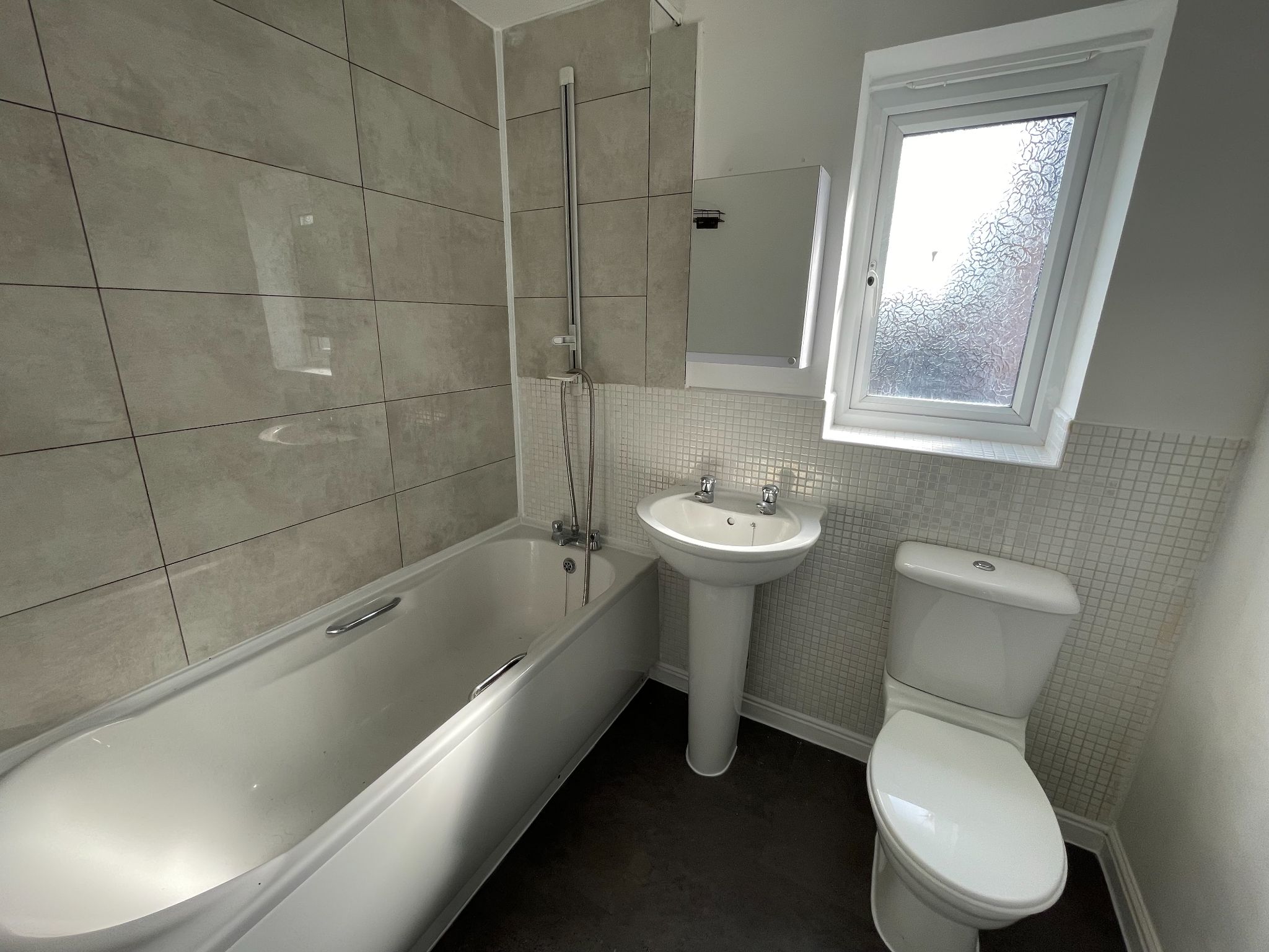 2 bedroom semi-detached house For Sale in Manchester - Photograph 11.