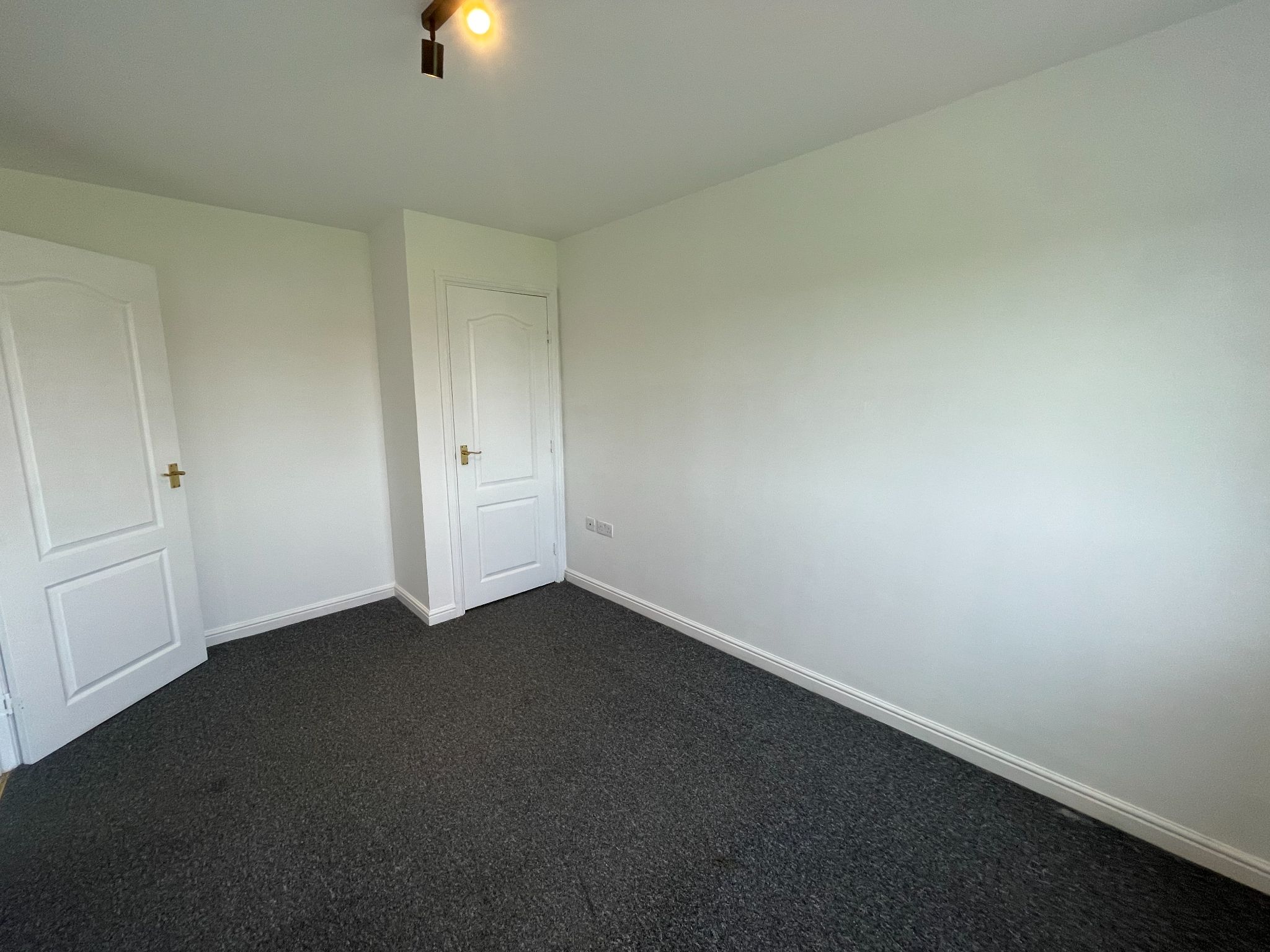 2 bedroom semi-detached house For Sale in Manchester - Photograph 8.