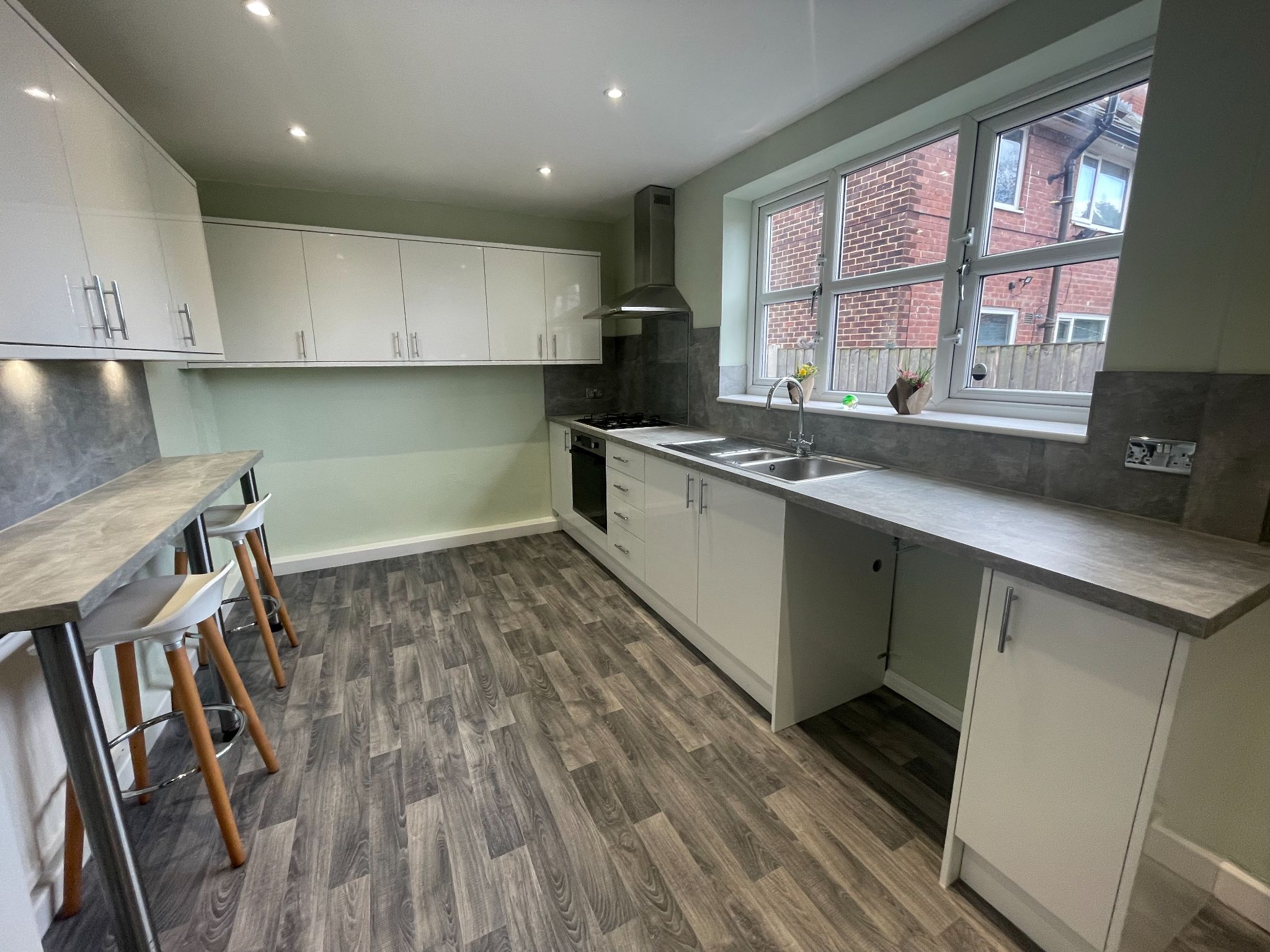 3 bedroom end terraced house For Sale in Manchester - Photograph 8.