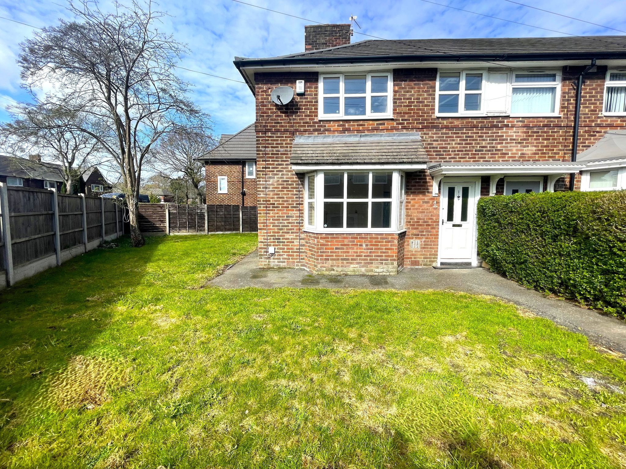 3 bedroom end terraced house For Sale in Manchester - Property photograph.