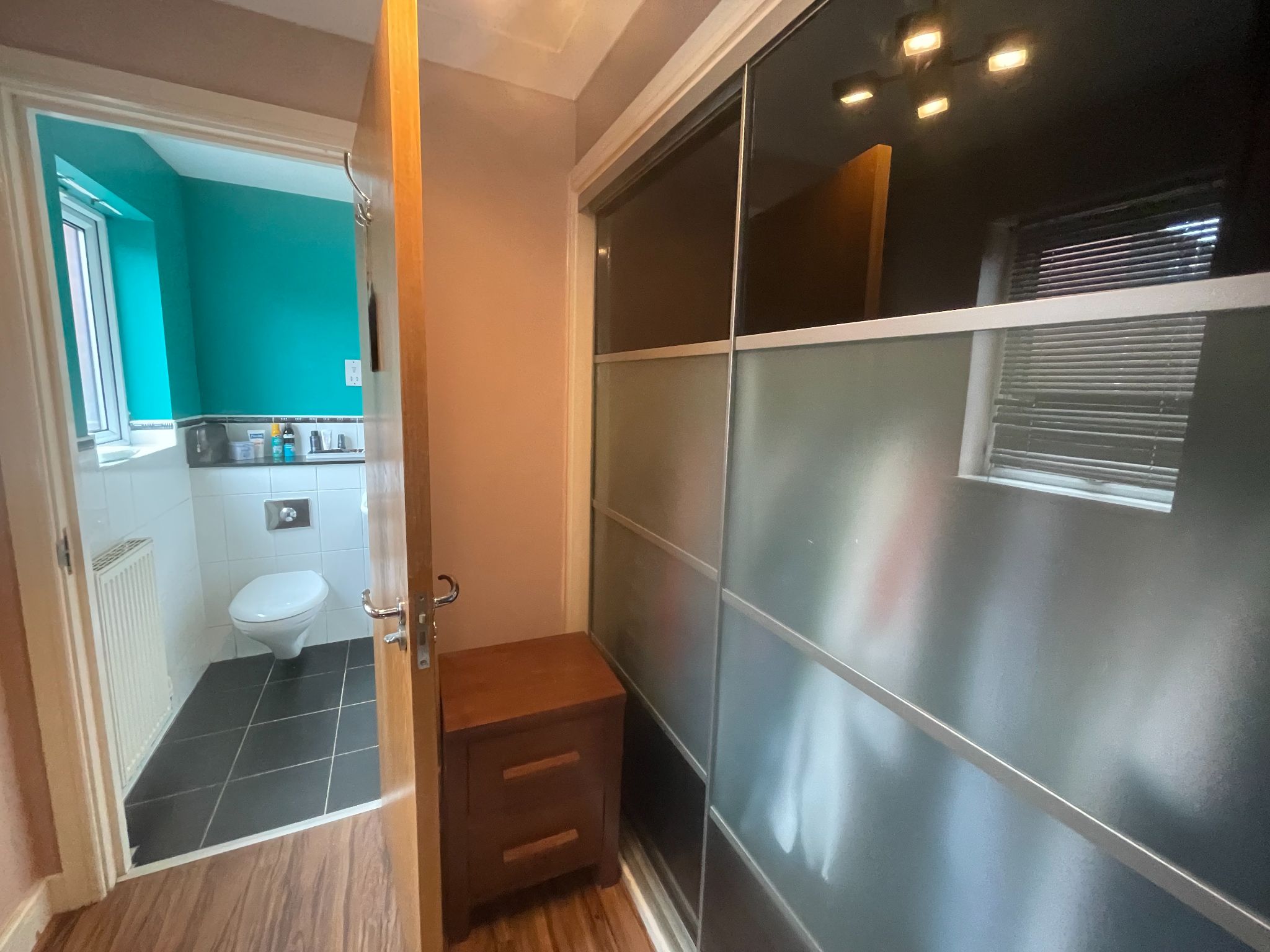 2 bedroom ground floor flat/apartment For Sale in Manchester - Photograph 8.