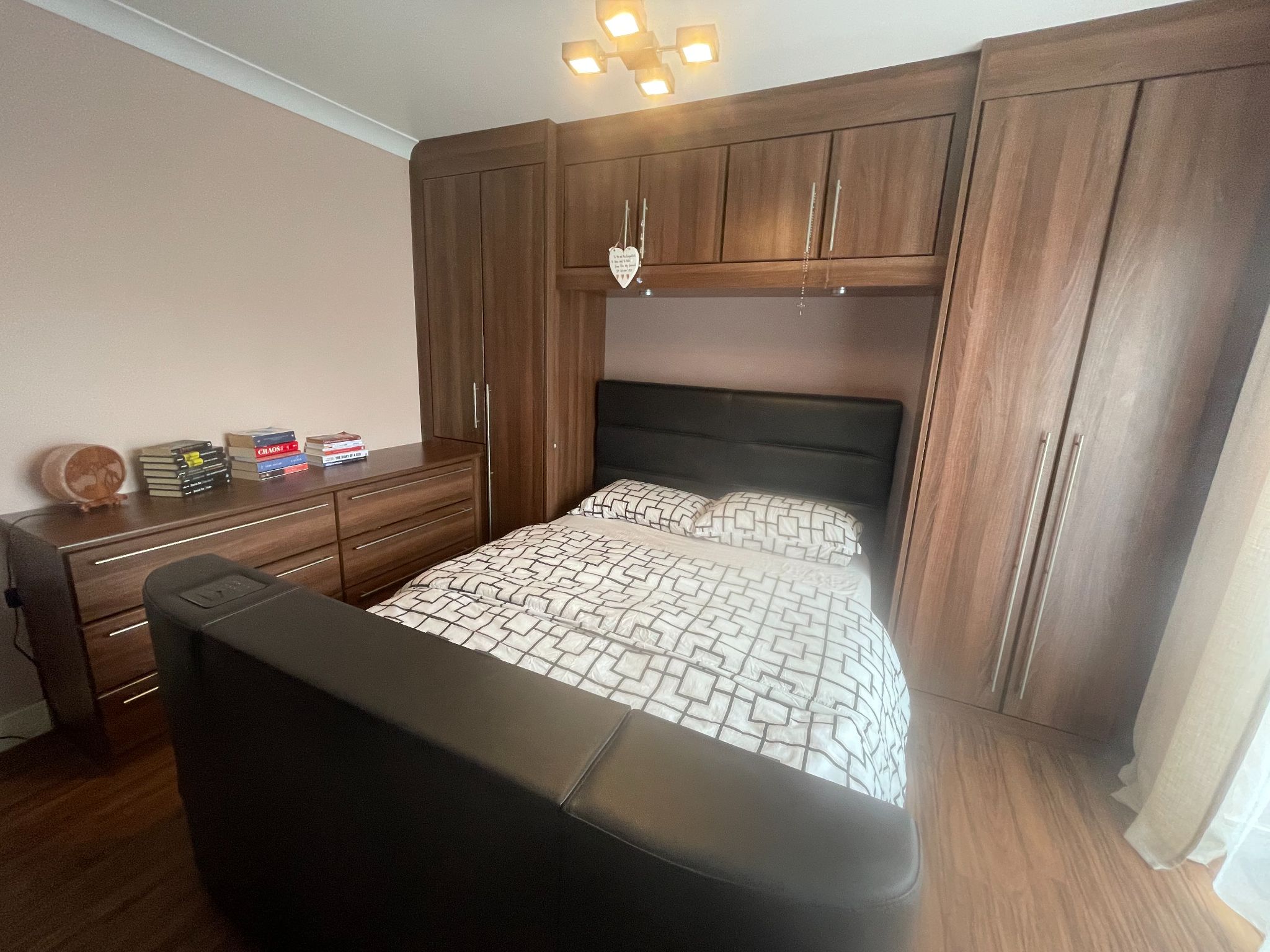 2 bedroom ground floor flat/apartment For Sale in Manchester - Photograph 7.