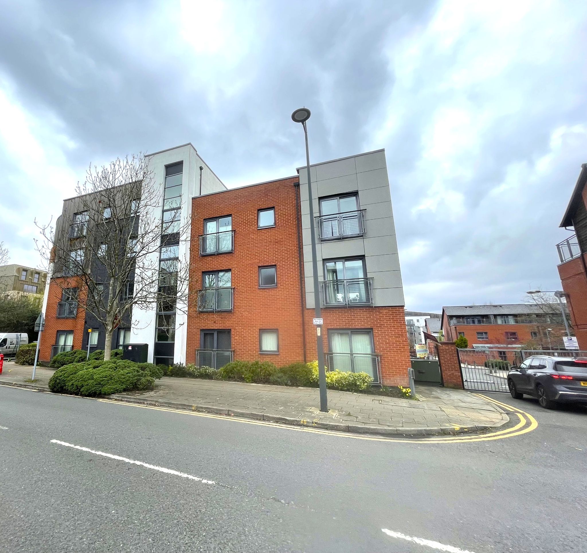 2 bedroom ground floor flat/apartment For Sale in Manchester - Photograph 15.