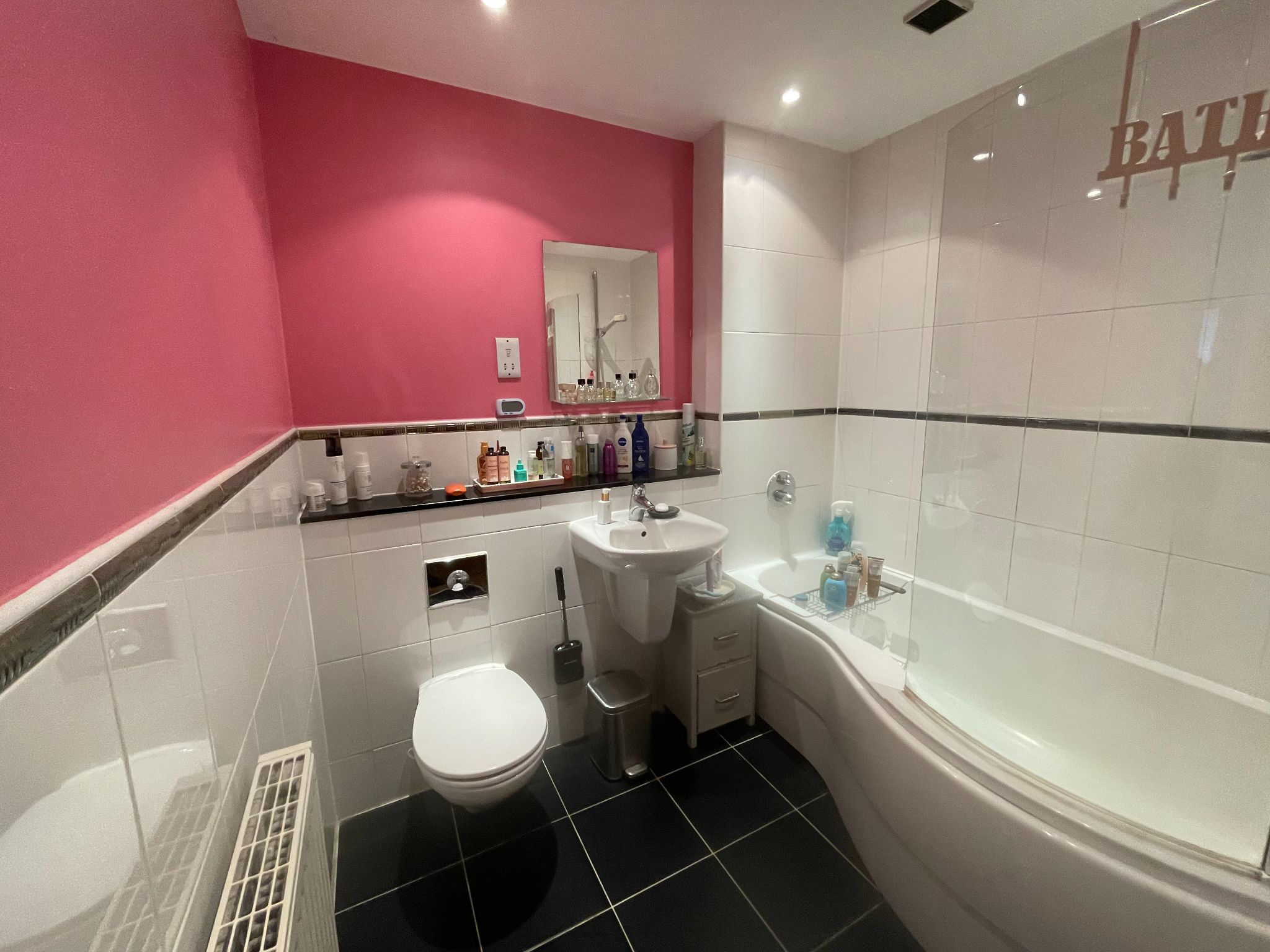 2 bedroom ground floor flat/apartment For Sale in Manchester - Photograph 12.