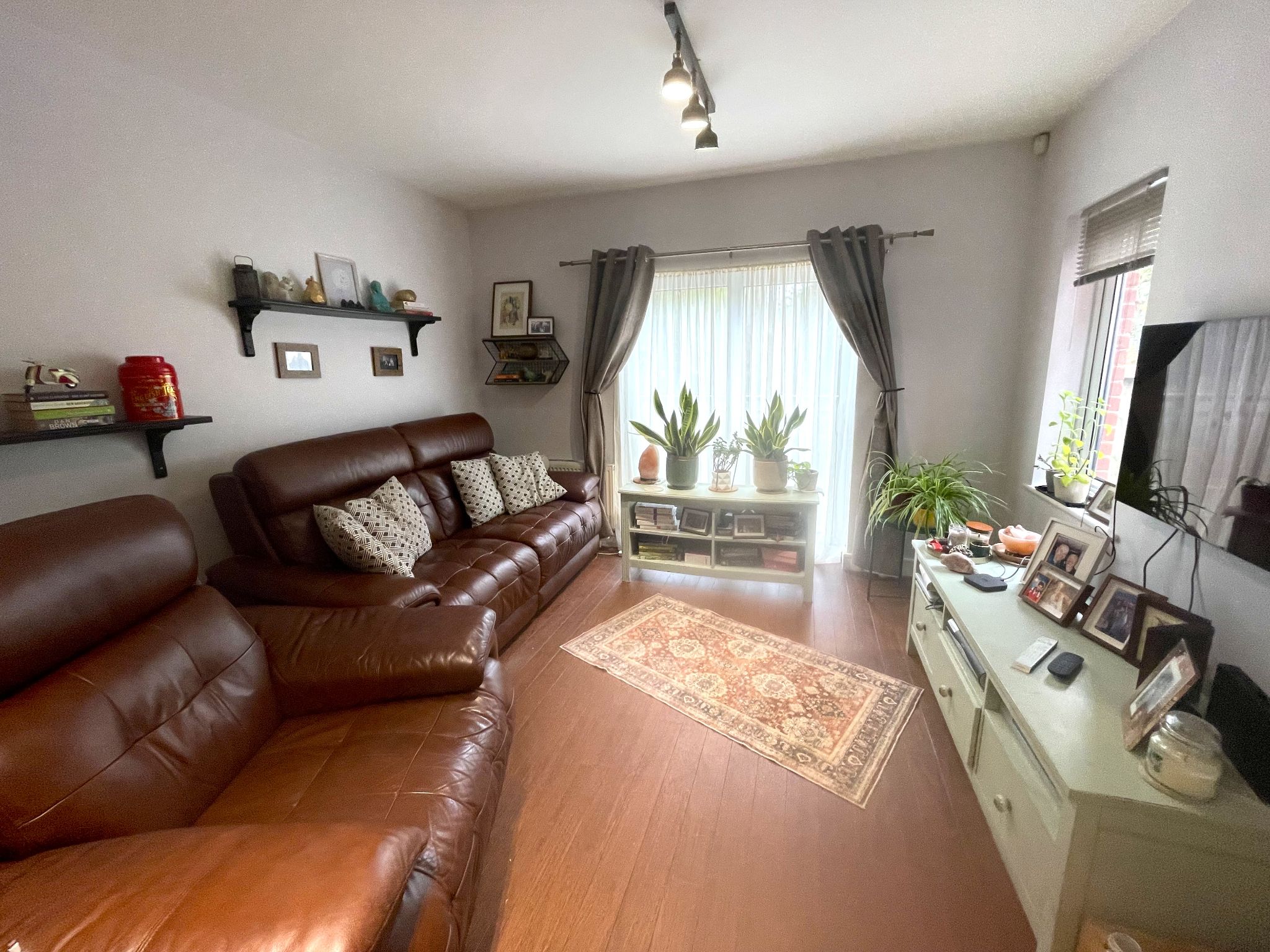 2 bedroom ground floor flat/apartment For Sale in Manchester - Photograph 5.