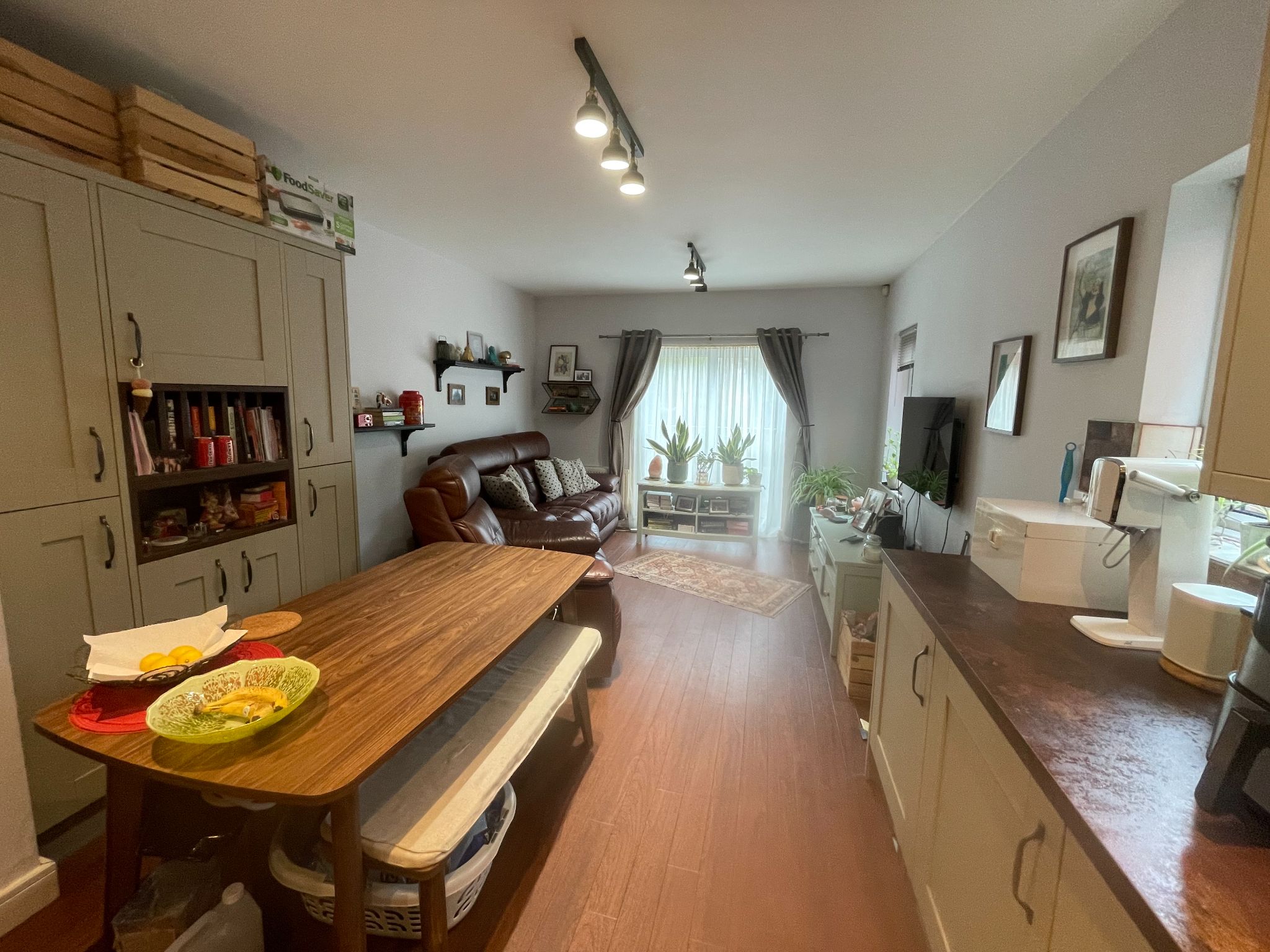 2 bedroom ground floor flat/apartment For Sale in Manchester - Photograph 3.