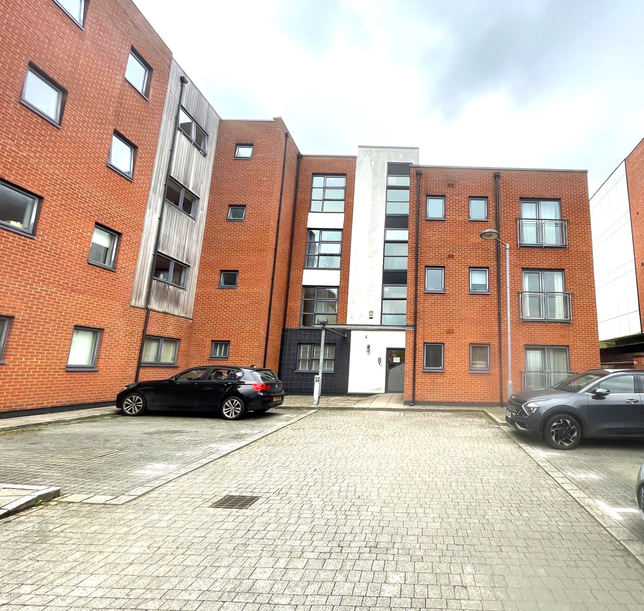2 bedroom ground floor flat/apartment For Sale in Manchester - Photograph 14.