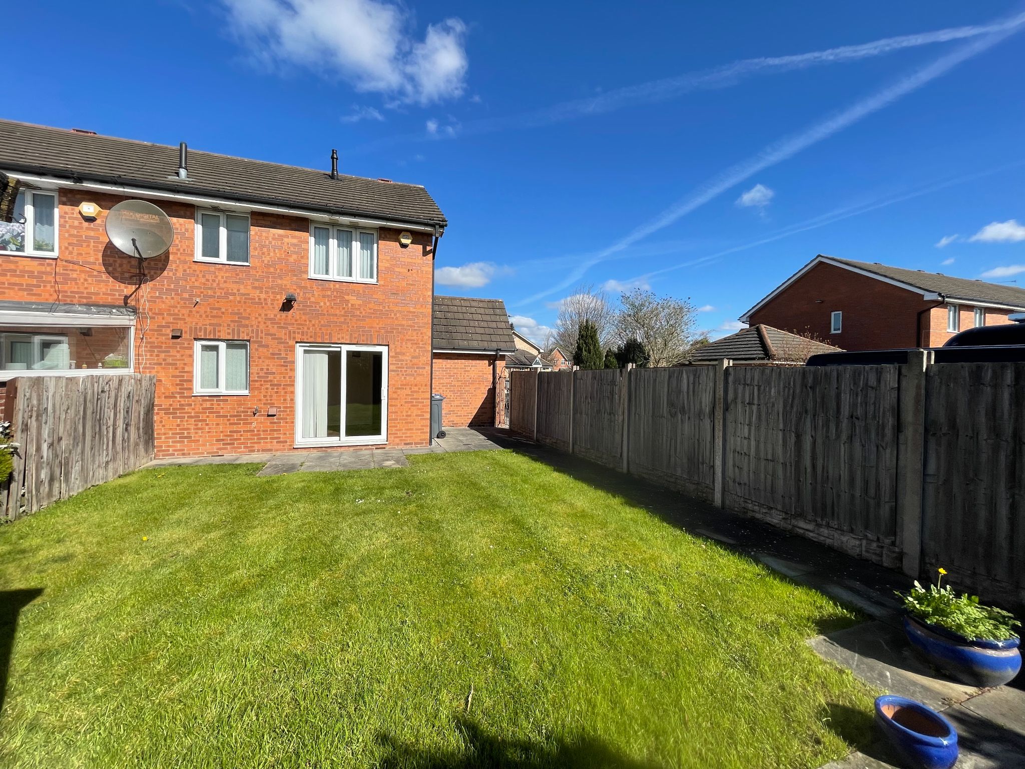 3 bedroom semi-detached house For Sale in Manchester - Photograph 6.