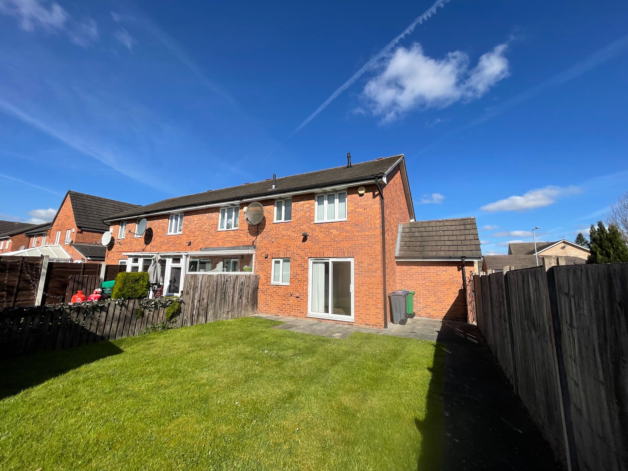 3 bedroom semi-detached house For Sale in Manchester - Photograph 5.