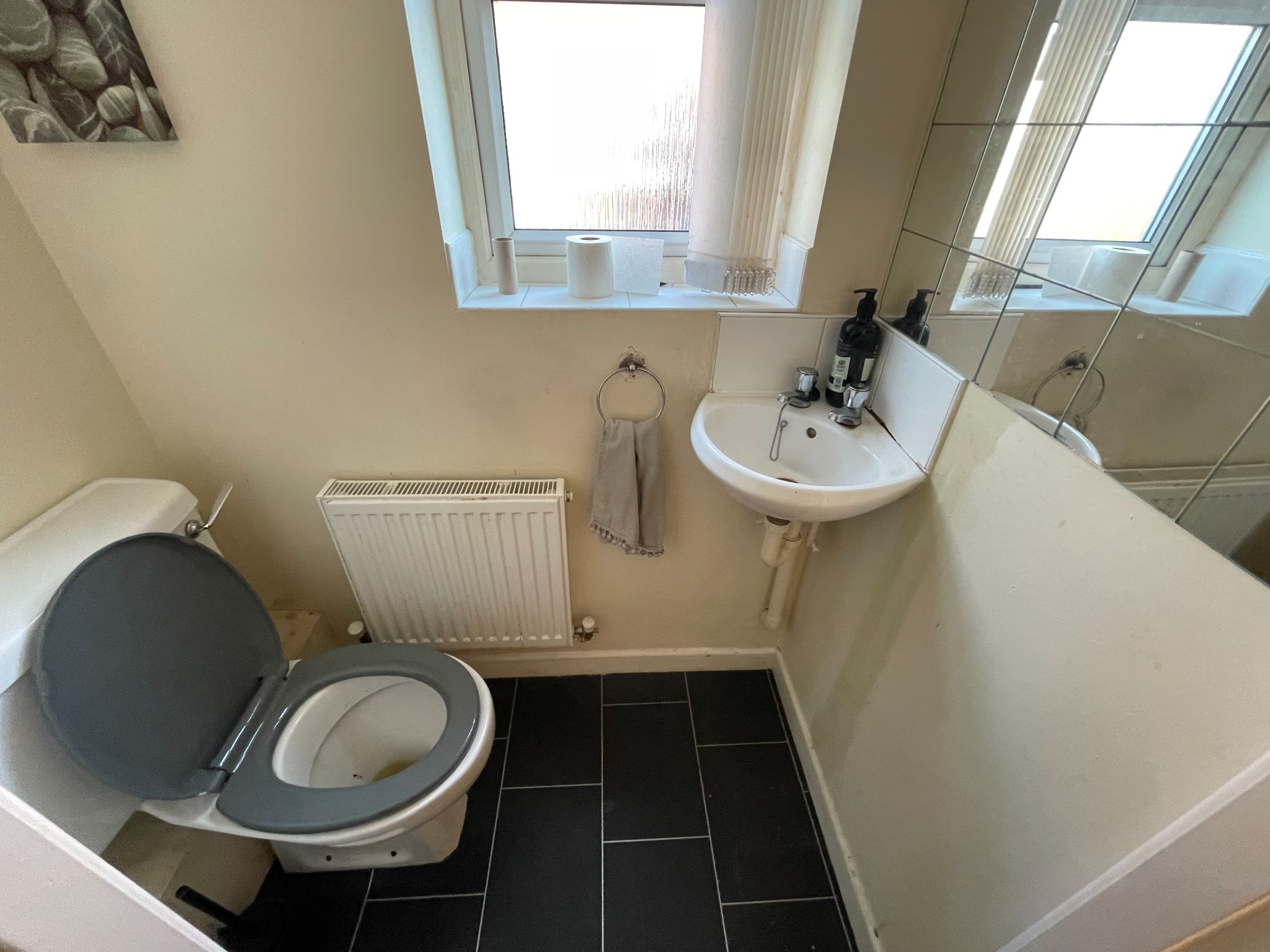 3 bedroom semi-detached house For Sale in Manchester - Photograph 3.