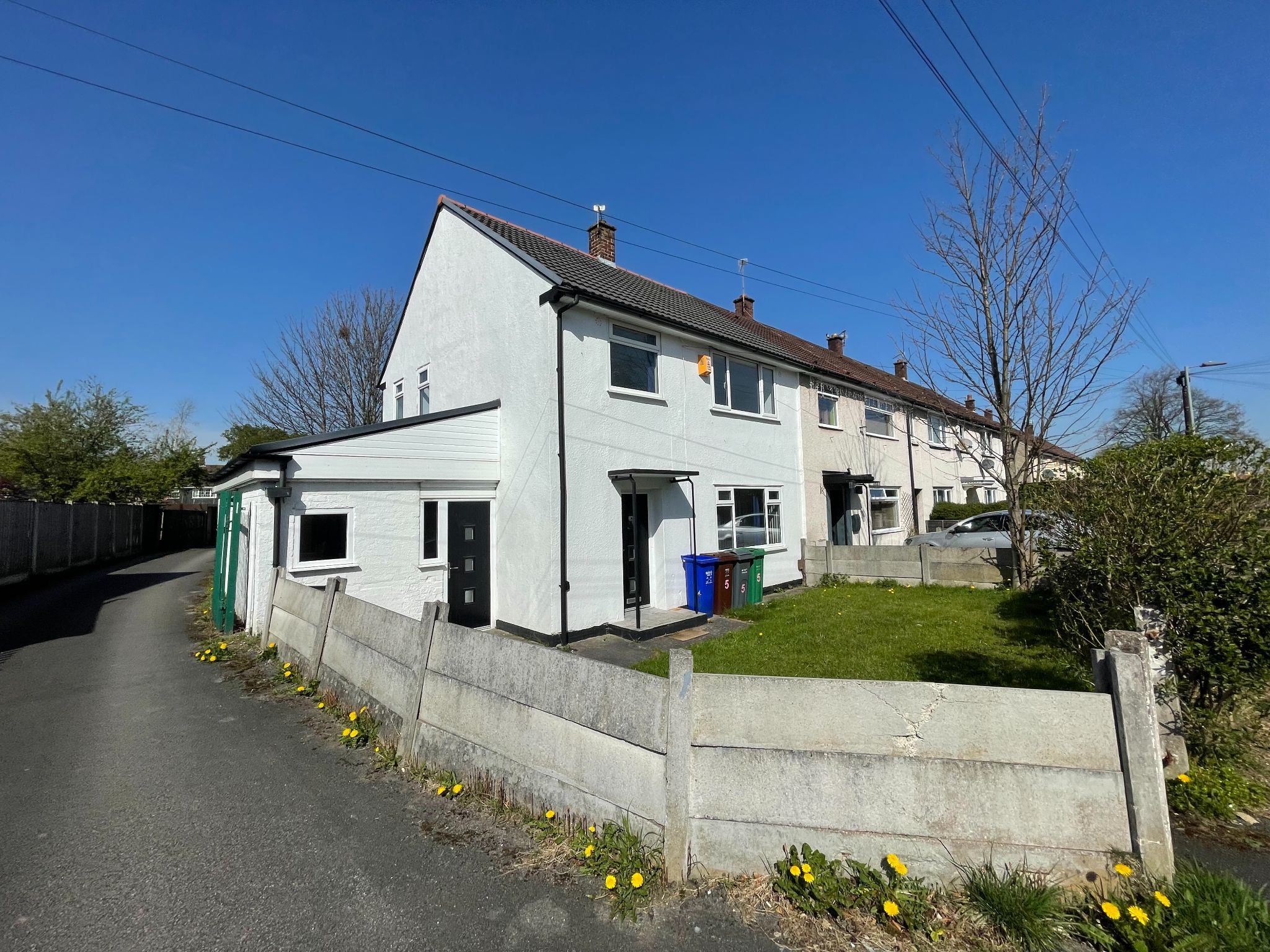 3 bedroom end terraced house Sale Agreed in Manchester - Photograph 1.