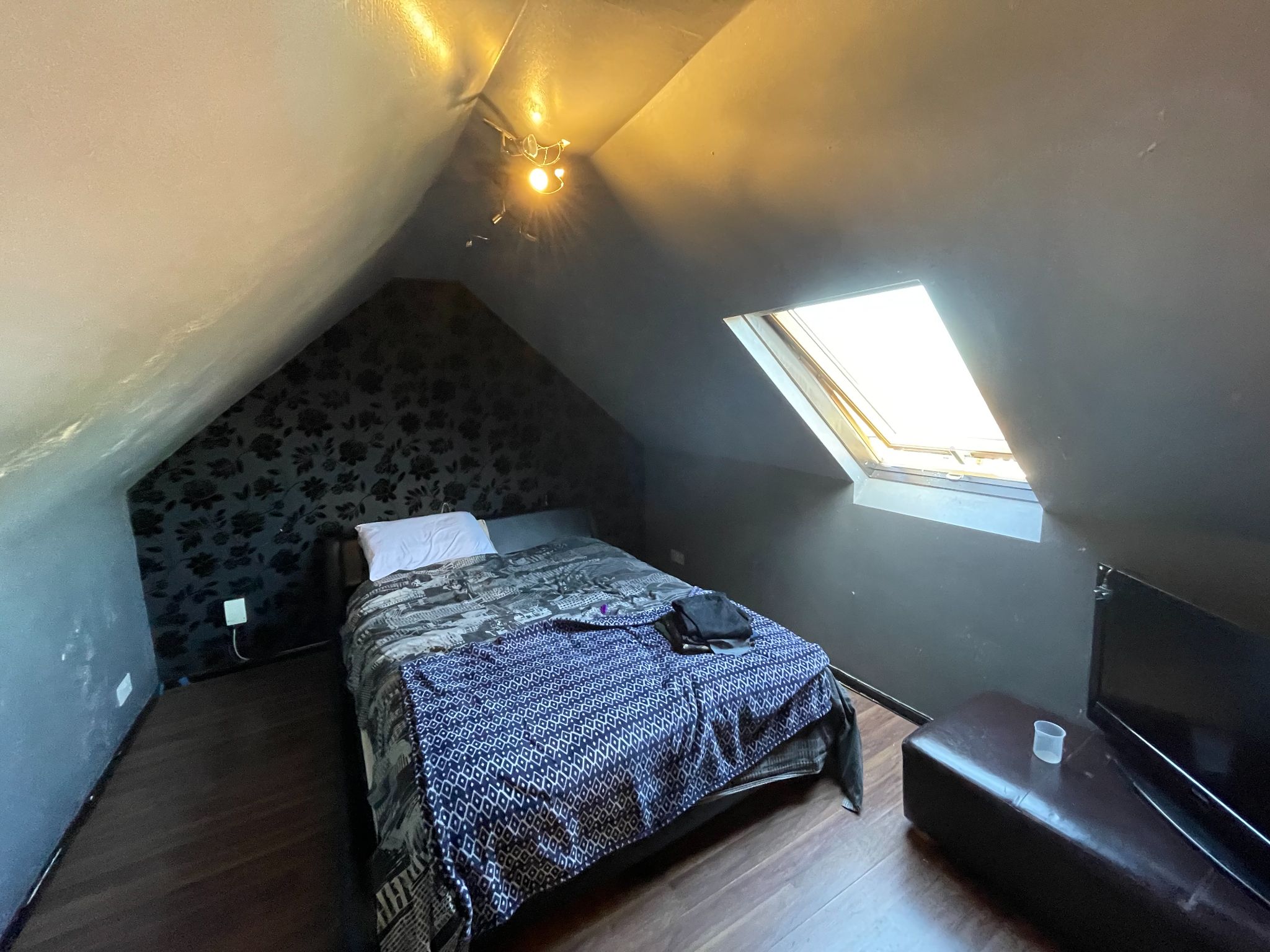 4 bedroom end terraced house For Sale in Manchester - Photograph 2.