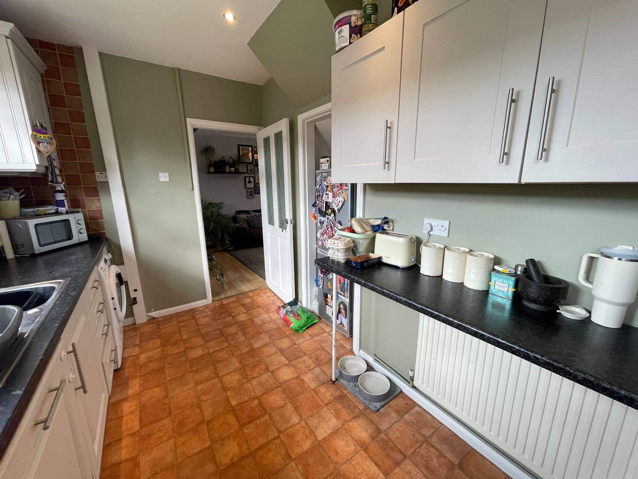 3 bedroom mid terraced house For Sale in Manchester - Photograph 5.