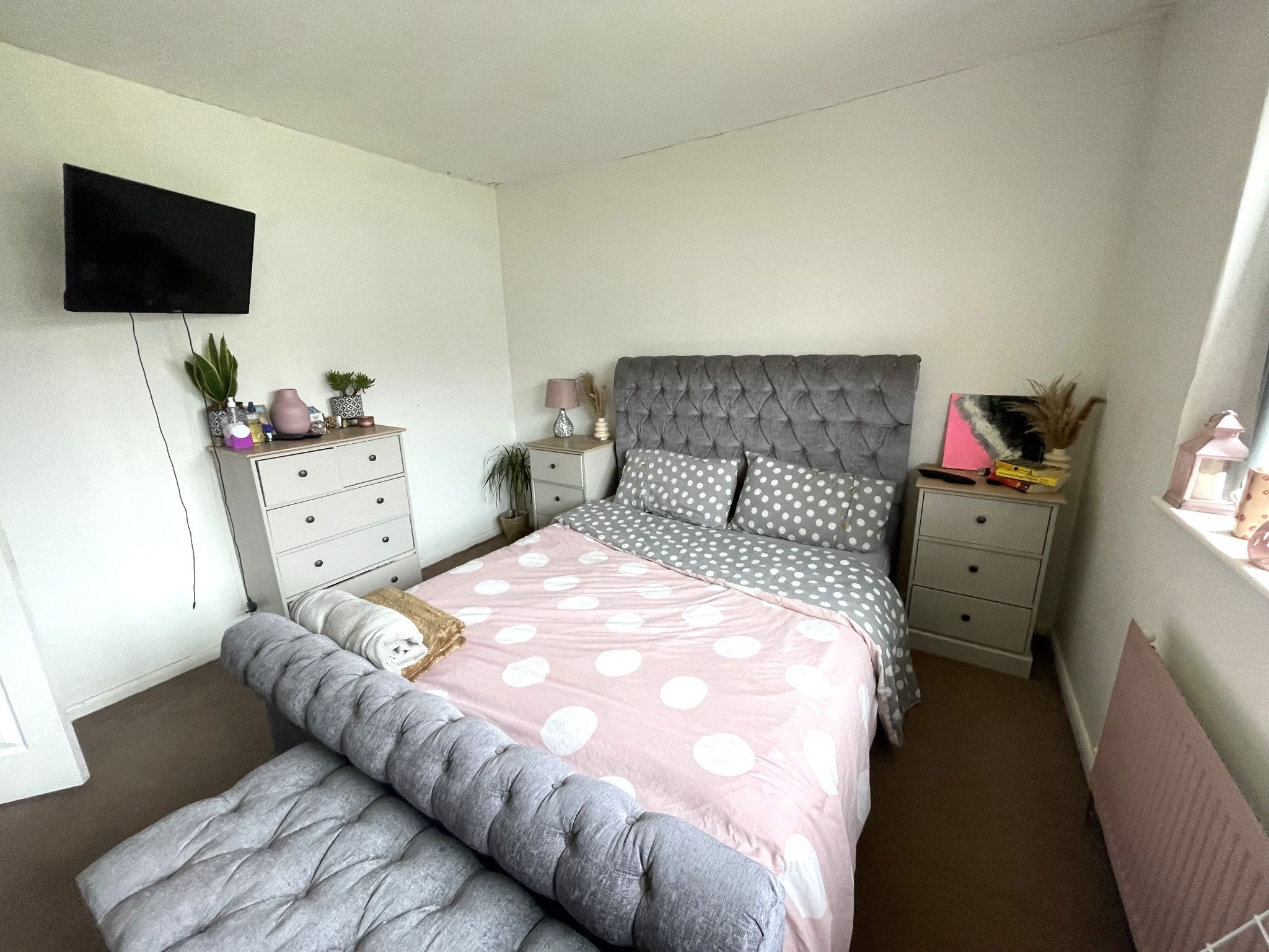 3 bedroom mid terraced house For Sale in Manchester - Photograph 9.