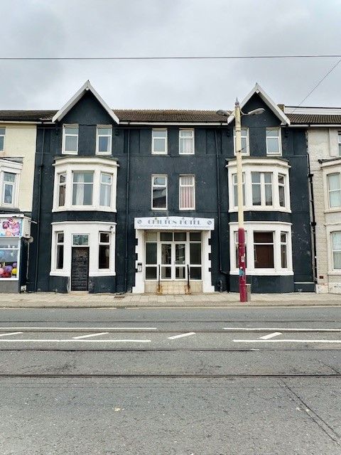 27 Bed Hotel For Sale - Photograph 1