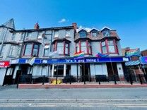 Public House To Rent - Photograph 1