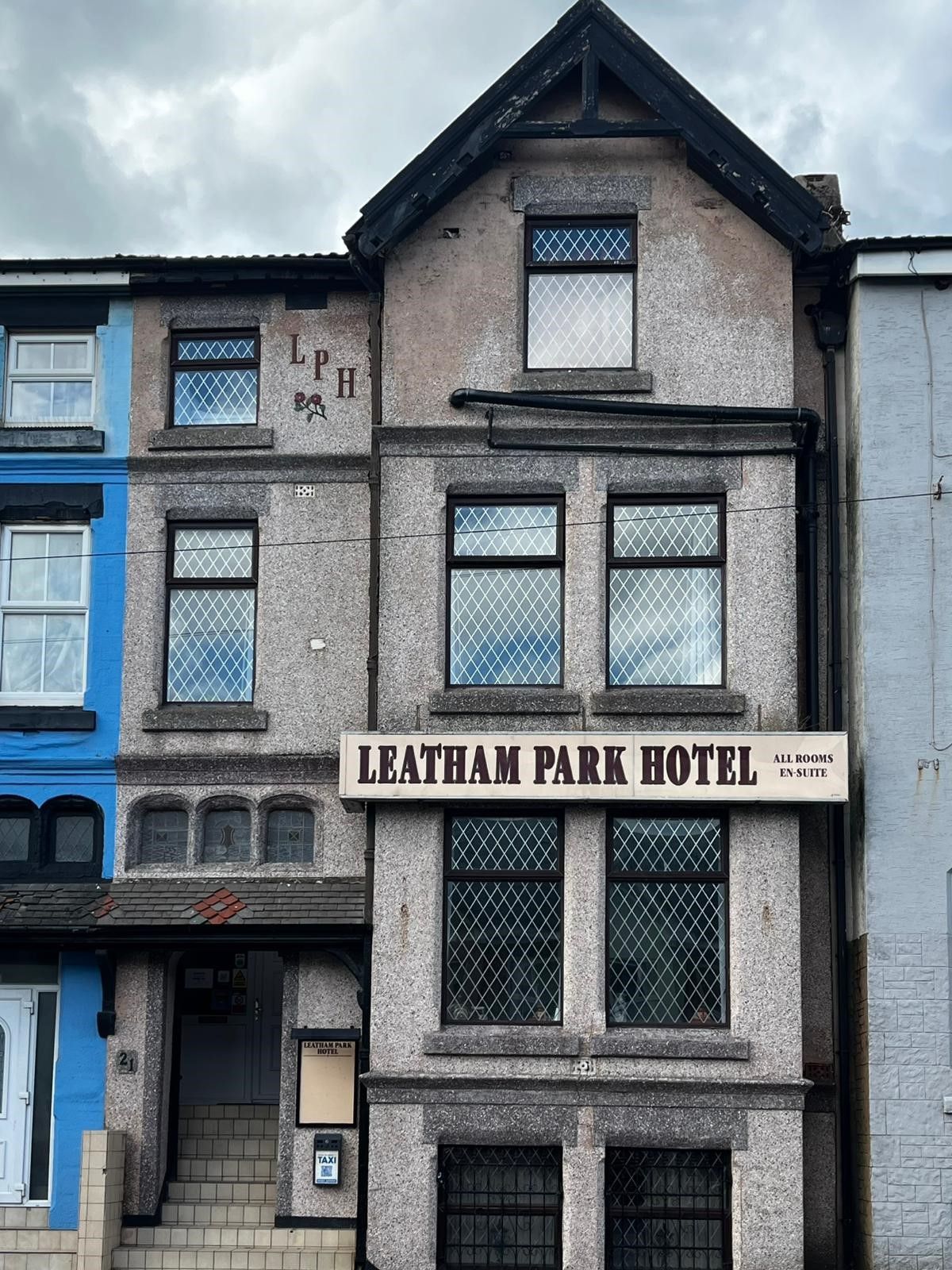 8 Bed Hotel For Sale - Photograph 1