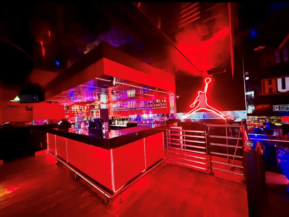 Night Clubs To Rent - Photograph 8