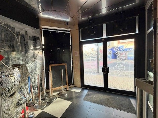 Night Clubs To Rent - Photograph 2