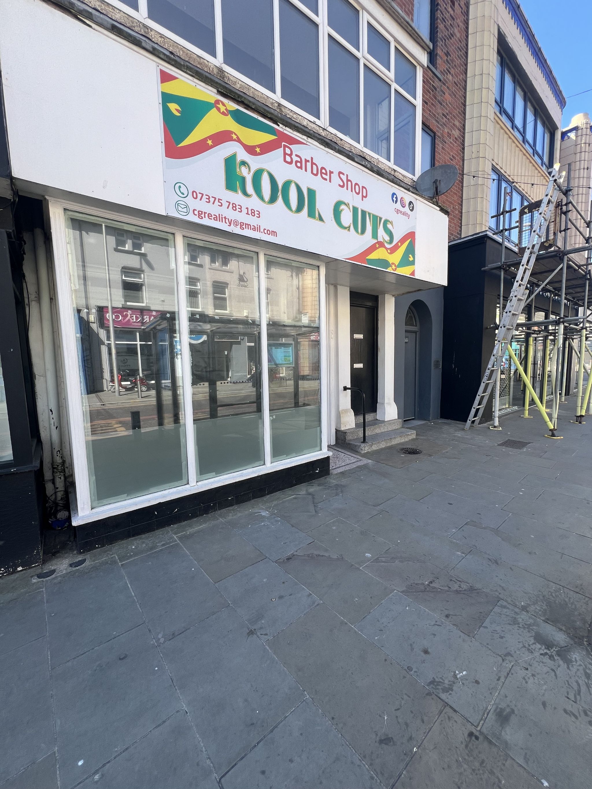 Retail To Rent - Photograph 1