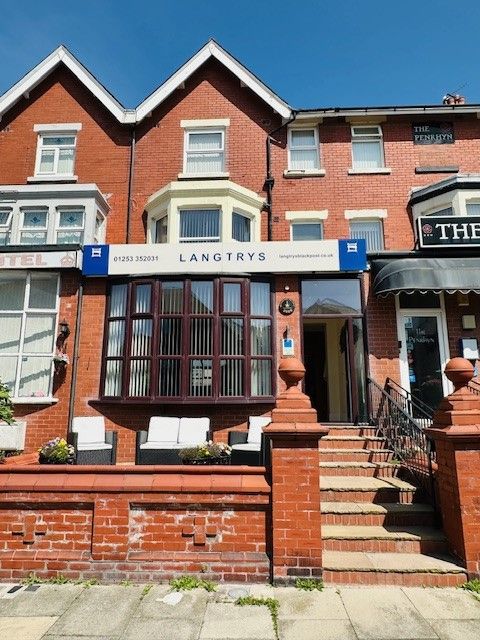 6 Bed Hotel For Sale - Photograph 1