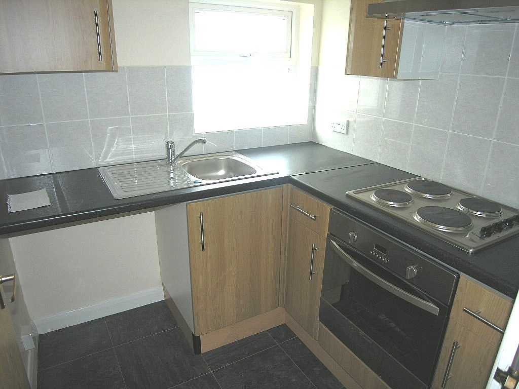 1 bedroom flat flat/apartment To Let in Ipswich - Photograph 2