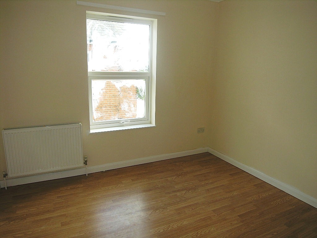 1 bedroom flat flat/apartment To Let in Ipswich - Photograph 4