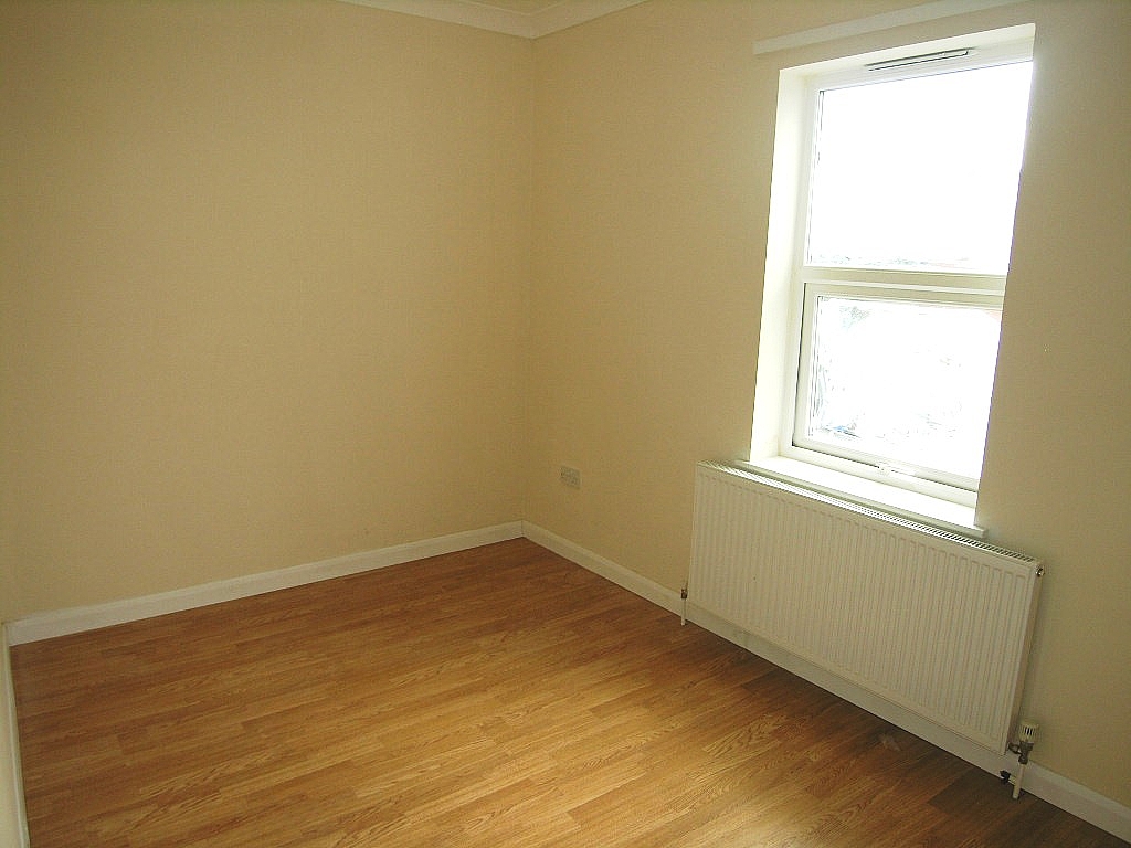 1 bedroom flat flat/apartment To Let in Ipswich - Photograph 5