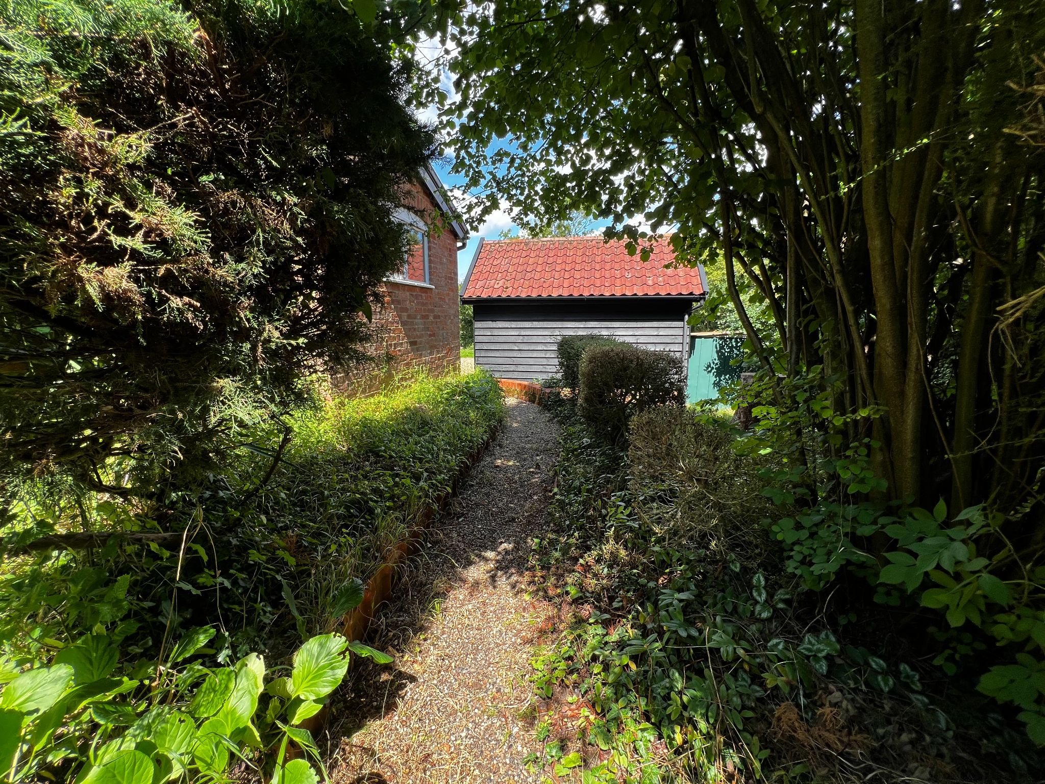 2 bedroom end terraced house Under Offer in Ipswich - Photograph 33.