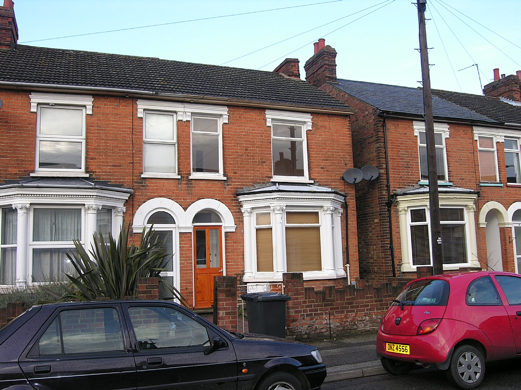 3 bedroom mid terraced house Let in Ipswich - 0
