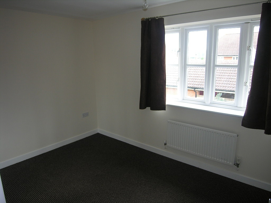 2 bedroom semi-detached house To Let in Ipswich - Photograph 9