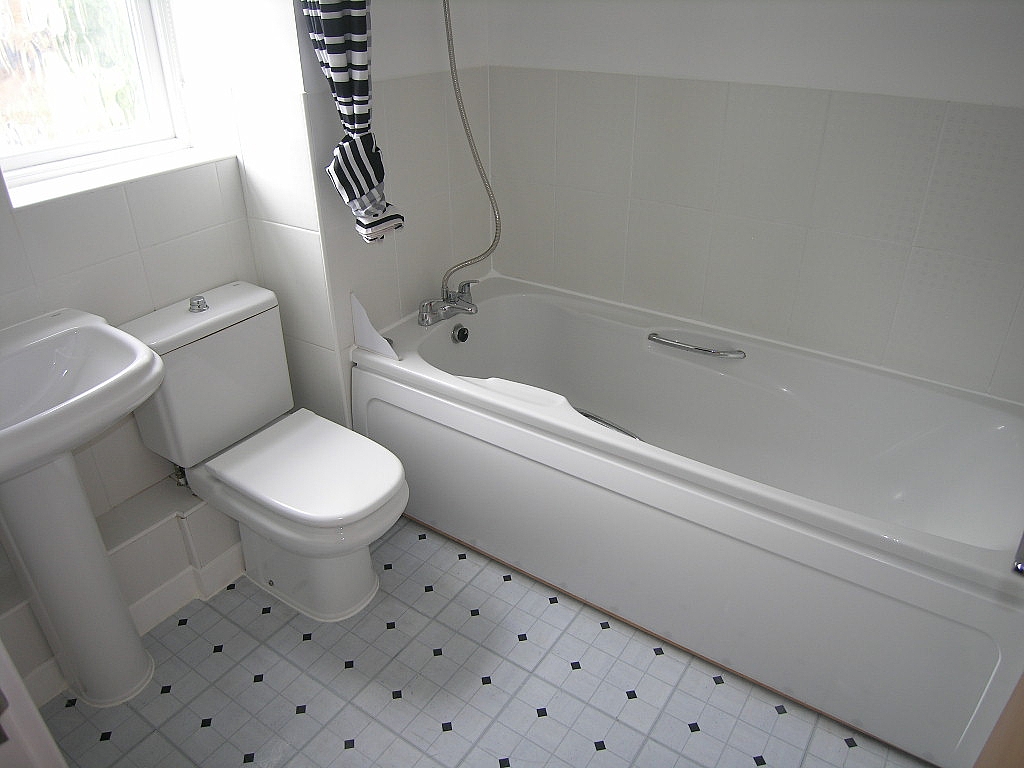 2 bedroom semi-detached house To Let in Ipswich - Photograph 10